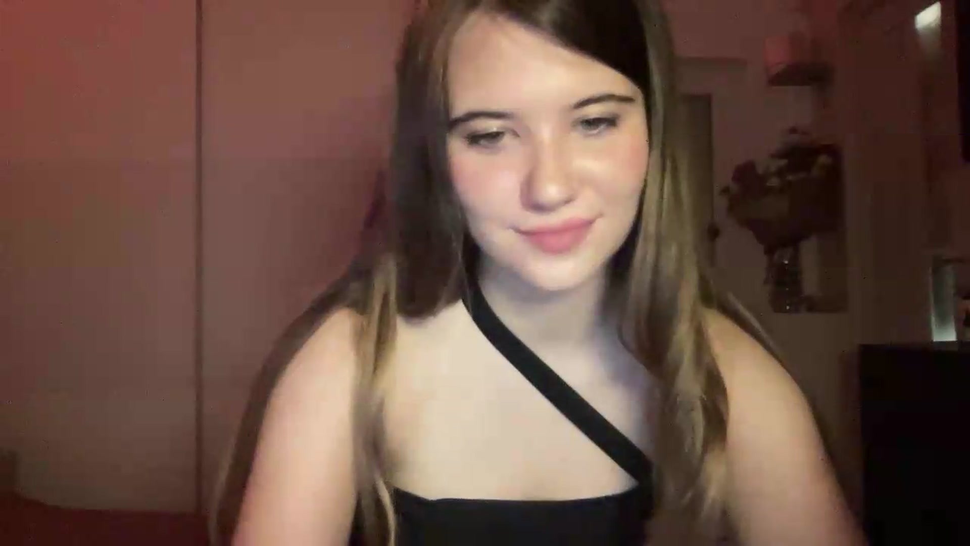 Gallery image thumbnail from Elvira's myfreecams stream on, 07/04/2026, 21:07 image 14 of 20