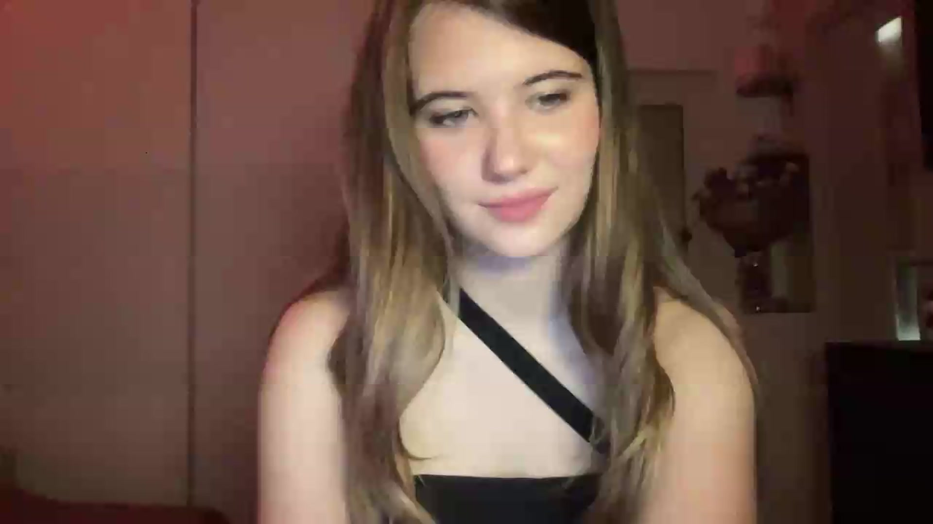 Gallery image thumbnail from Elvira's myfreecams stream on, 07/04/2026, 21:07 image 1 of 20