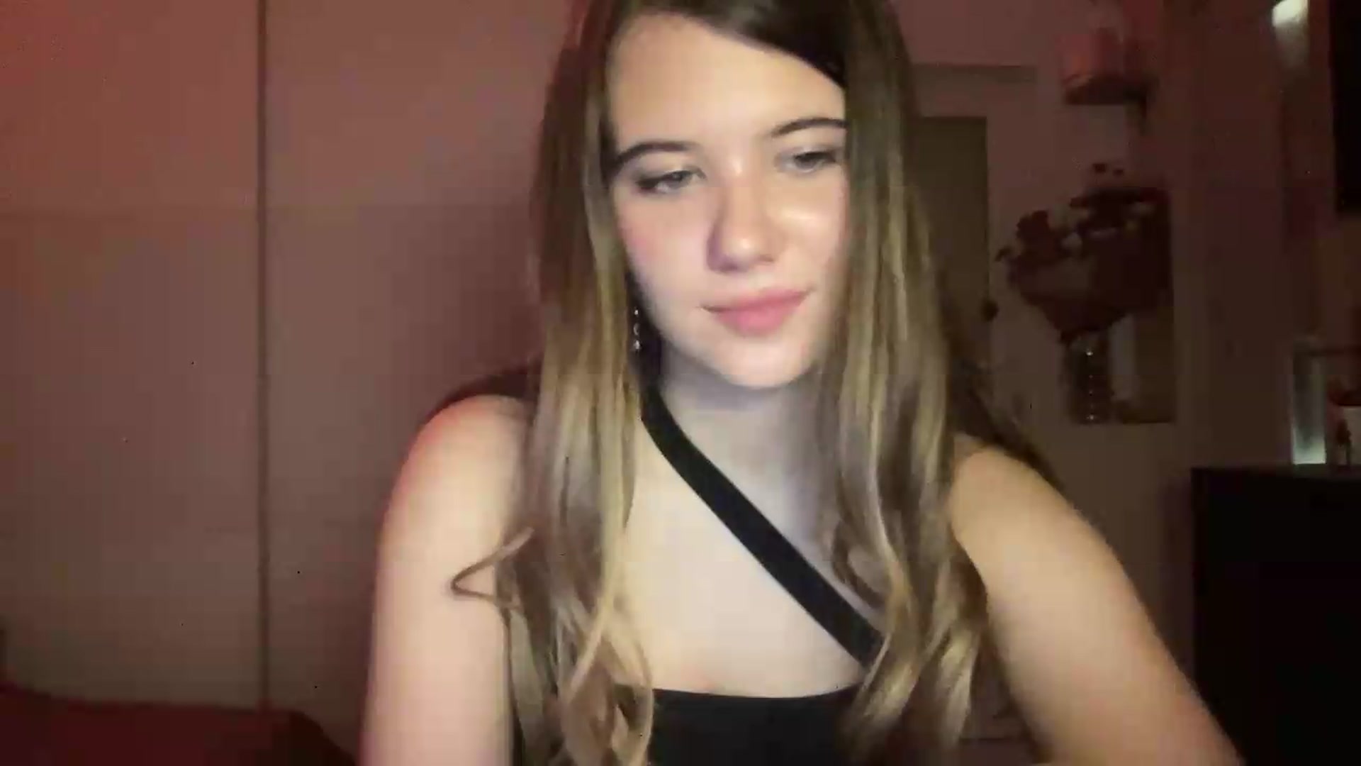 Gallery image thumbnail from Elvira's myfreecams stream on, 07/05/2026, 24:46 image 13 of 20