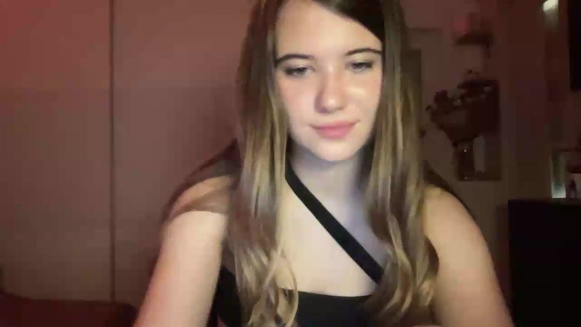 Gallery image thumbnail from Elvira's myfreecams stream on, 07/05/2026, 24:46 image 10 of 20
