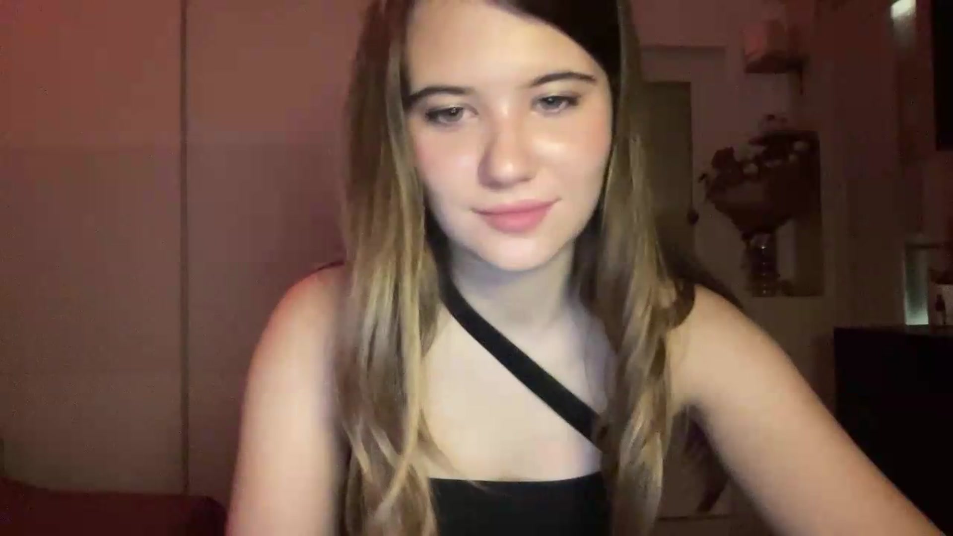 Gallery image thumbnail from Elvira's myfreecams stream on, 07/05/2026, 24:46 image 7 of 20