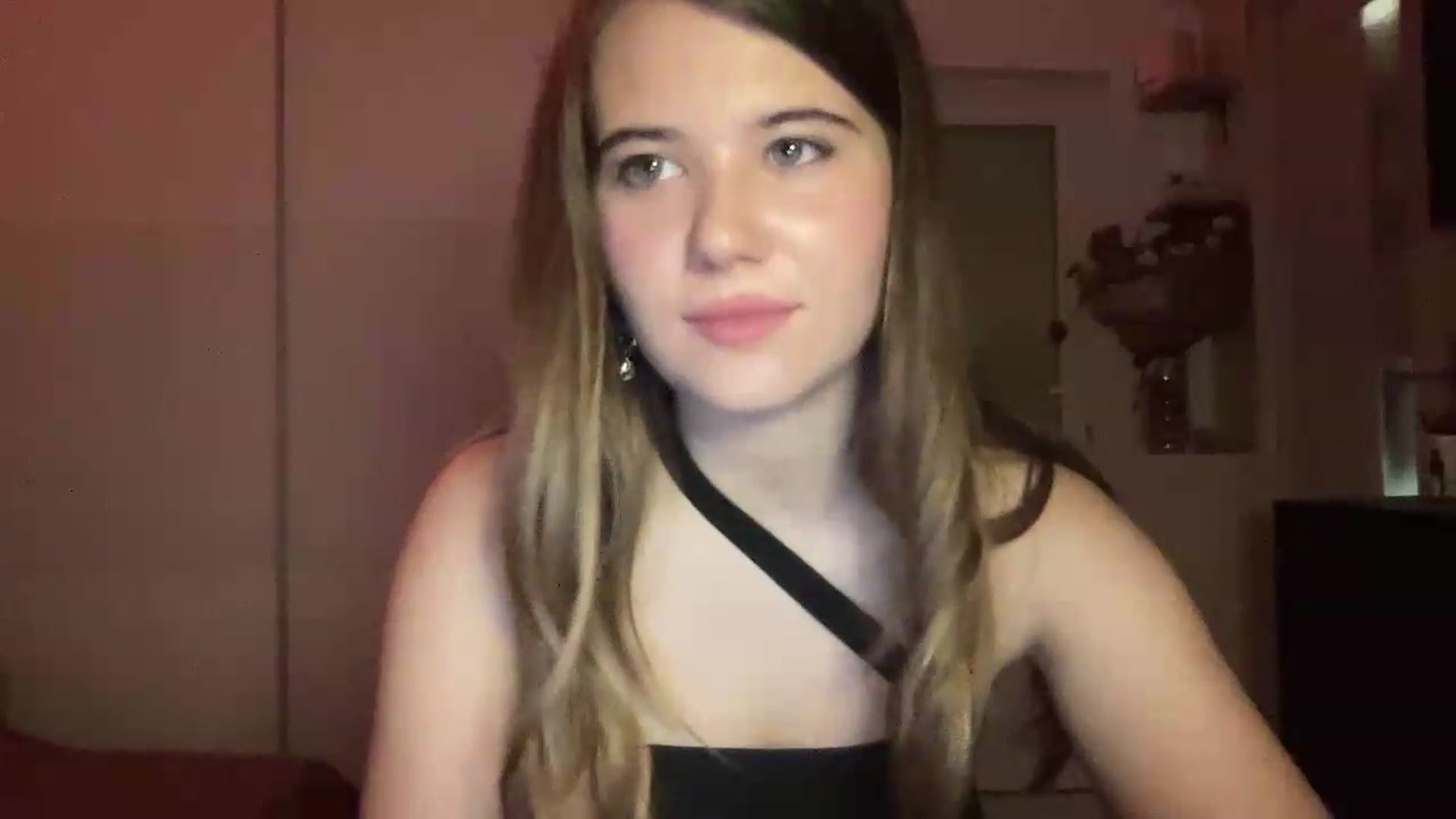 Gallery image thumbnail from Elvira's myfreecams stream on, 07/05/2026, 24:46 image 8 of 20