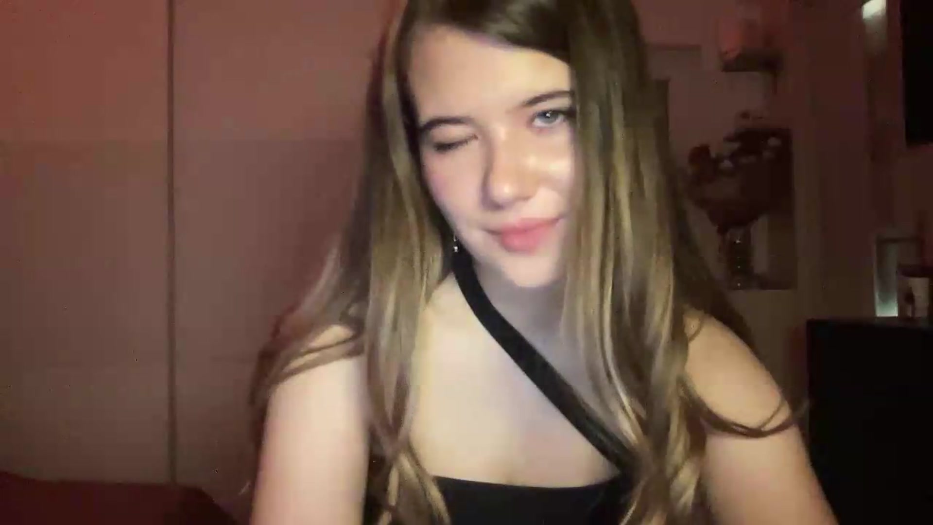 Gallery image thumbnail from Elvira's myfreecams stream on, 07/05/2026, 24:46 image 16 of 20