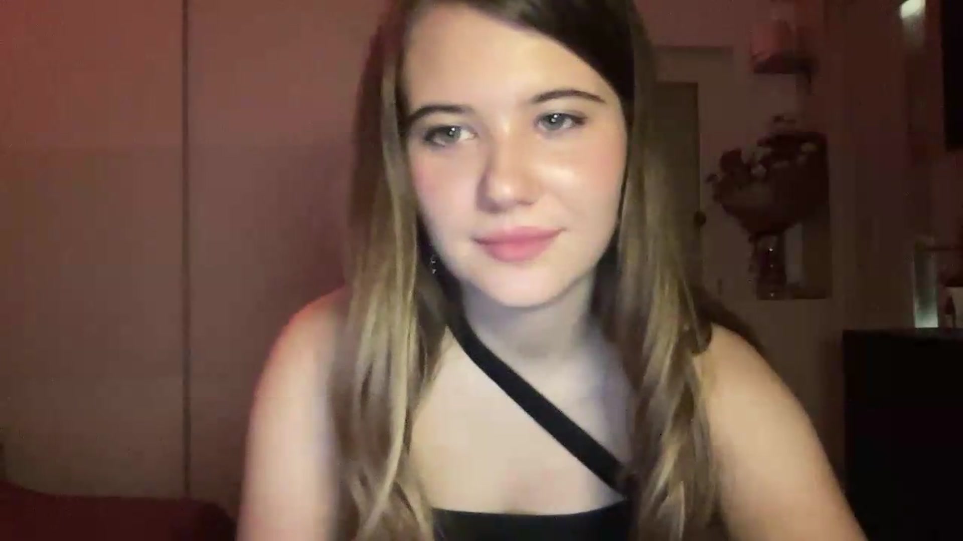 Gallery image thumbnail from Elvira's myfreecams stream on, 07/05/2026, 24:46 image 5 of 20