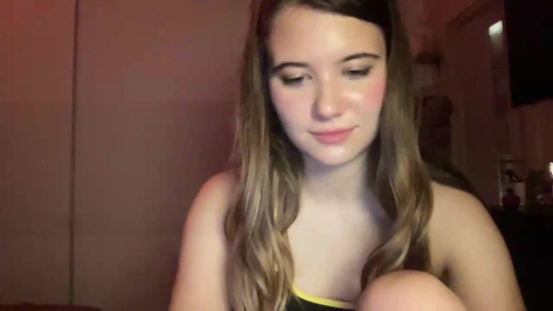 Gallery image thumbnail from Elvira's myfreecams stream on, 07/06/2026, 24:03 image 19 of 20