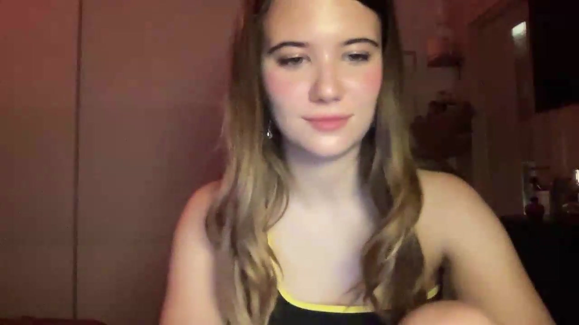 Gallery image thumbnail from Elvira's myfreecams stream on, 07/06/2026, 24:03 image 16 of 20