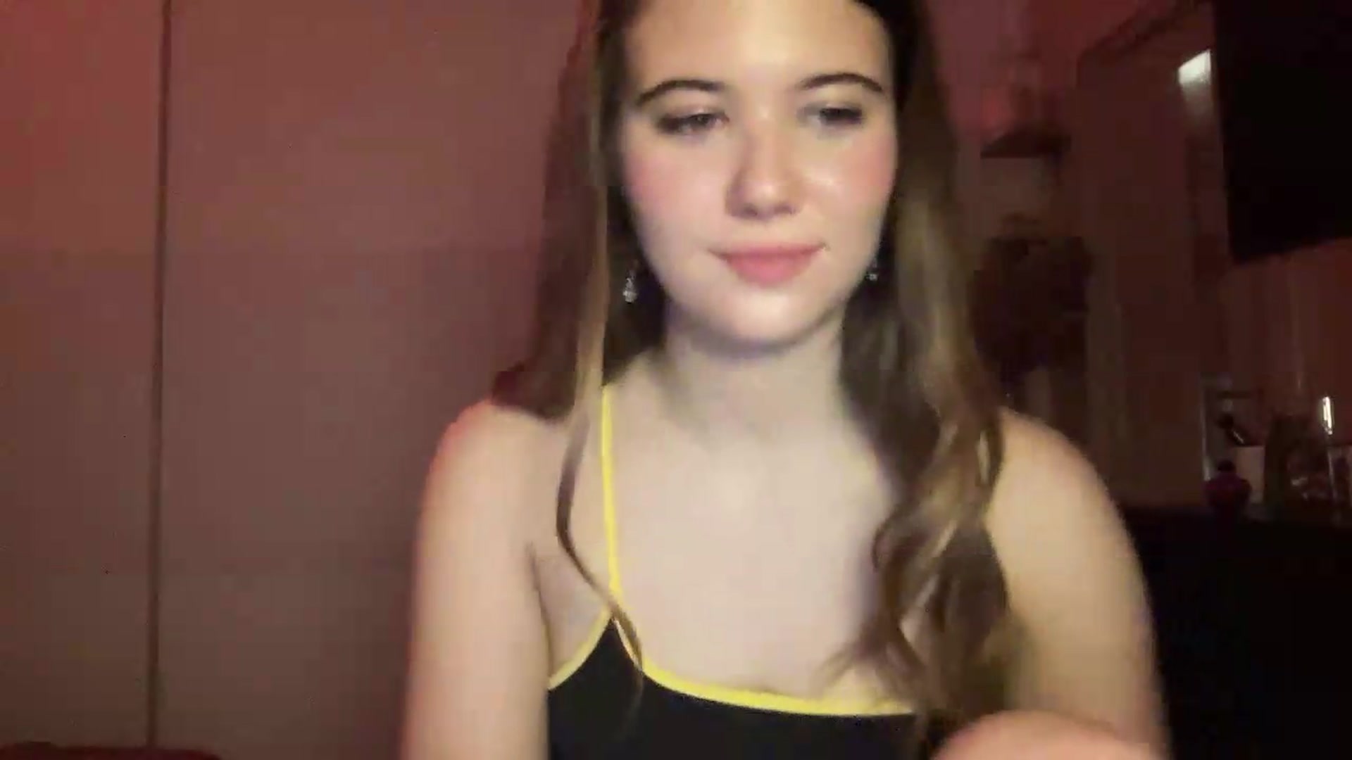 Gallery image thumbnail from Elvira's myfreecams stream on, 07/06/2026, 24:03 image 3 of 20