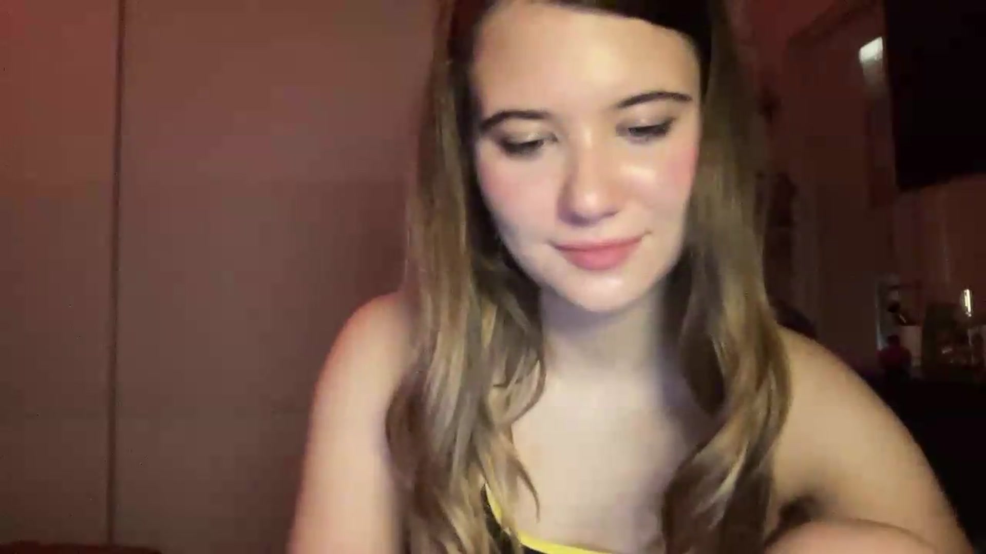 Gallery image thumbnail from Elvira's myfreecams stream on, 07/06/2026, 24:03 image 11 of 20