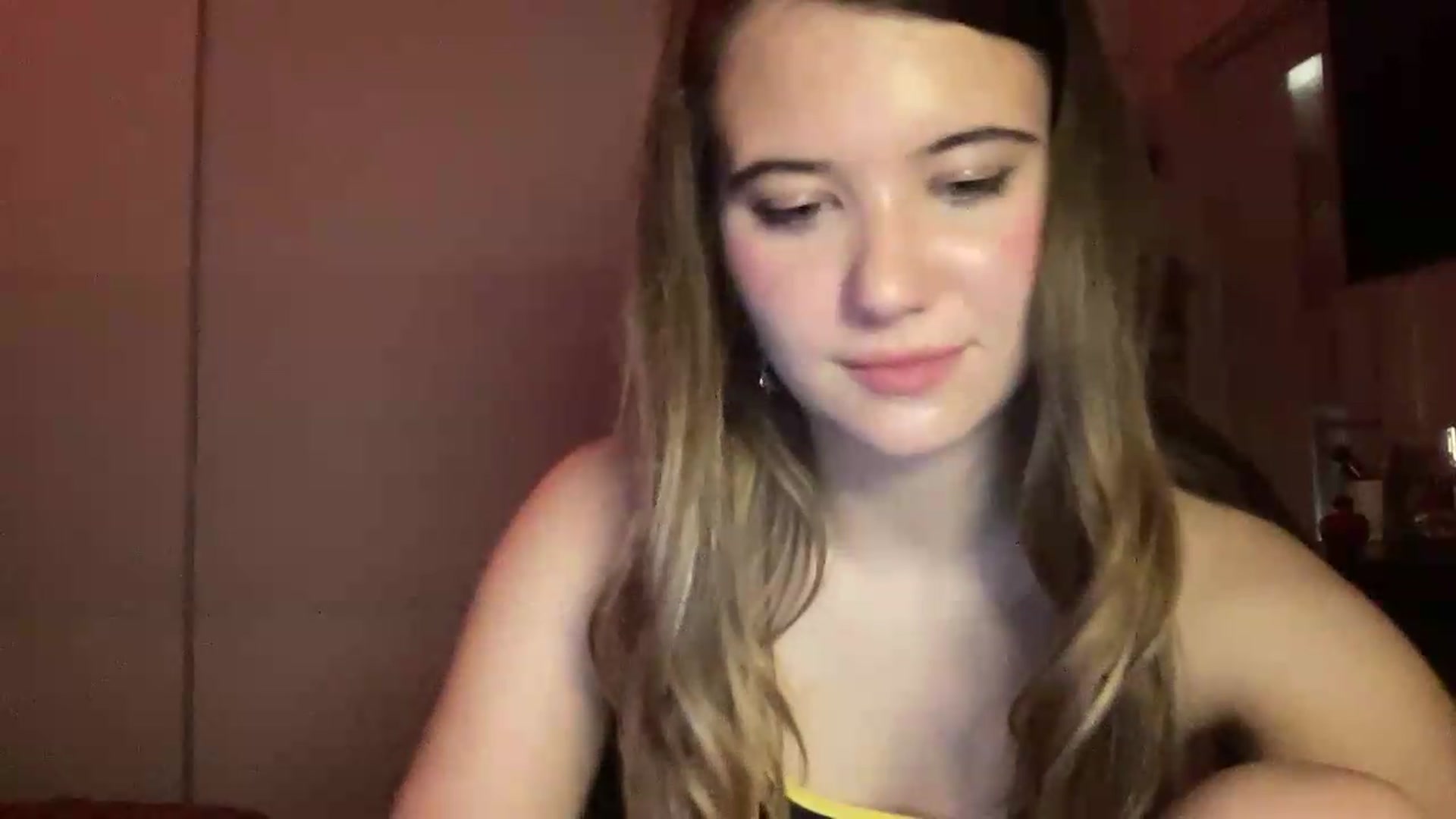 Gallery image thumbnail from Elvira's myfreecams stream on, 07/06/2026, 24:03 image 17 of 20