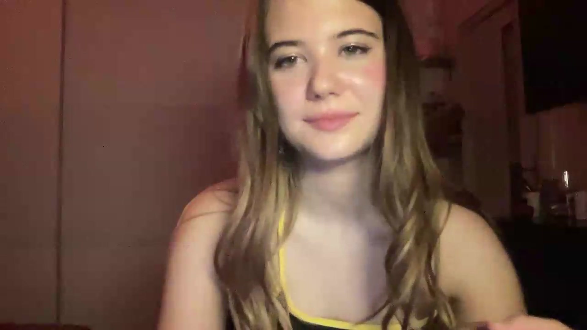 Gallery image thumbnail from Elvira's myfreecams stream on, 07/06/2026, 02:04 image 14 of 20