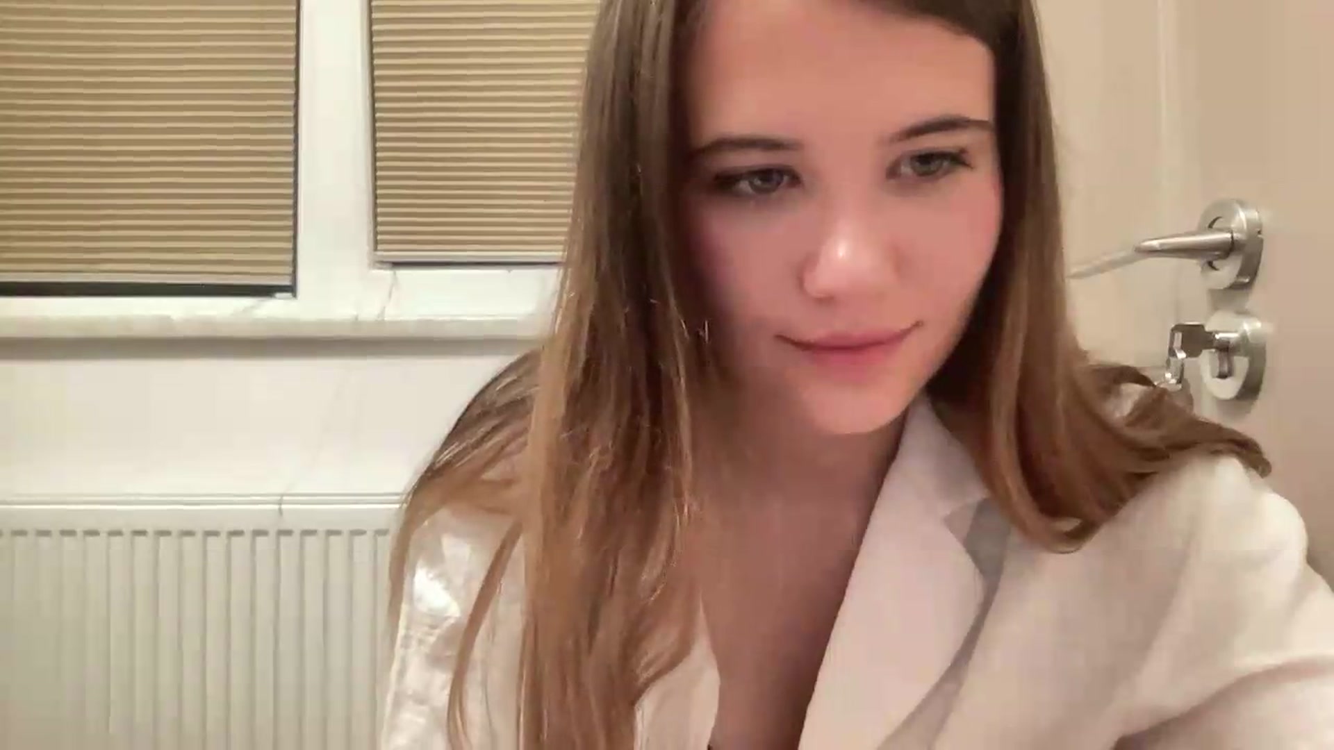 Gallery image thumbnail from Elvira's myfreecams stream on, 07/19/2026, 22:14 image 16 of 20