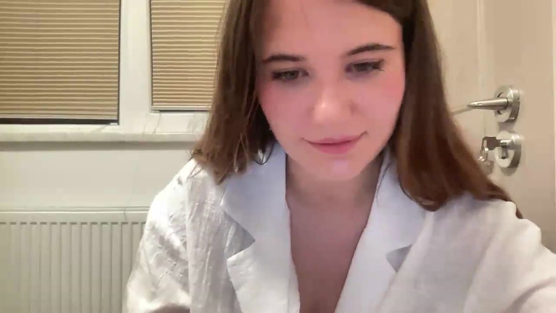Gallery image thumbnail from Elvira's myfreecams stream on, 07/19/2026, 23:57 image 18 of 20