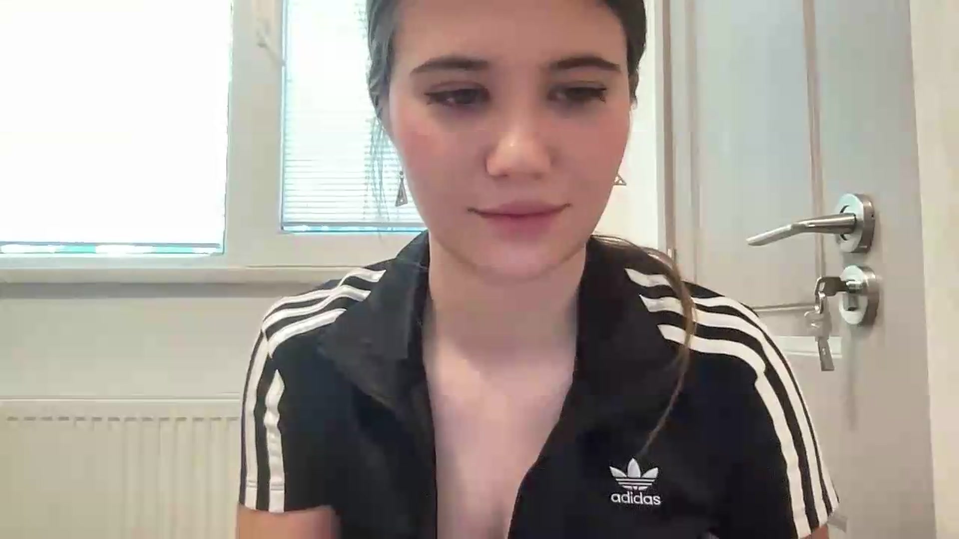 Gallery image thumbnail from Elvira's myfreecams stream on, 08/04/2026, 06:35 image 18 of 20