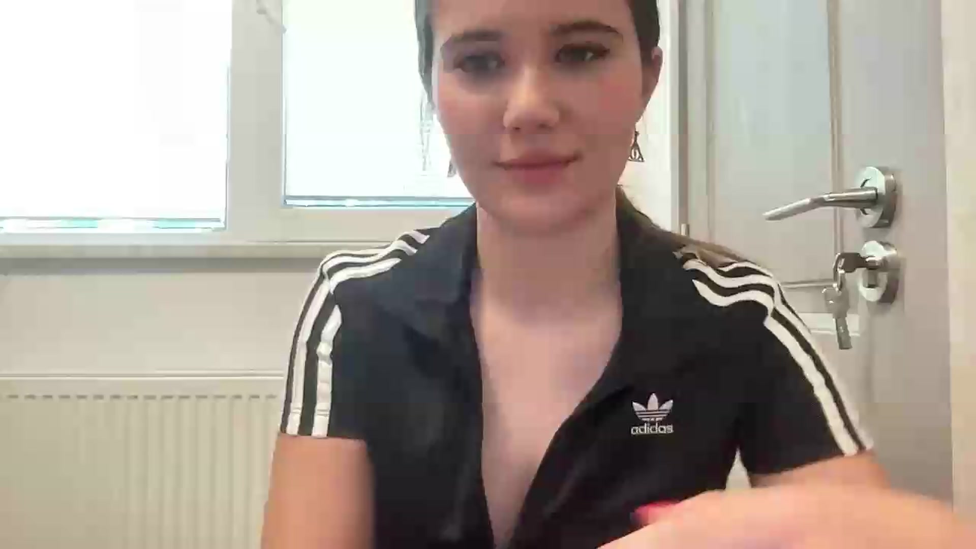 Gallery image thumbnail from Elvira's myfreecams stream on, 08/04/2026, 07:11 image 10 of 20