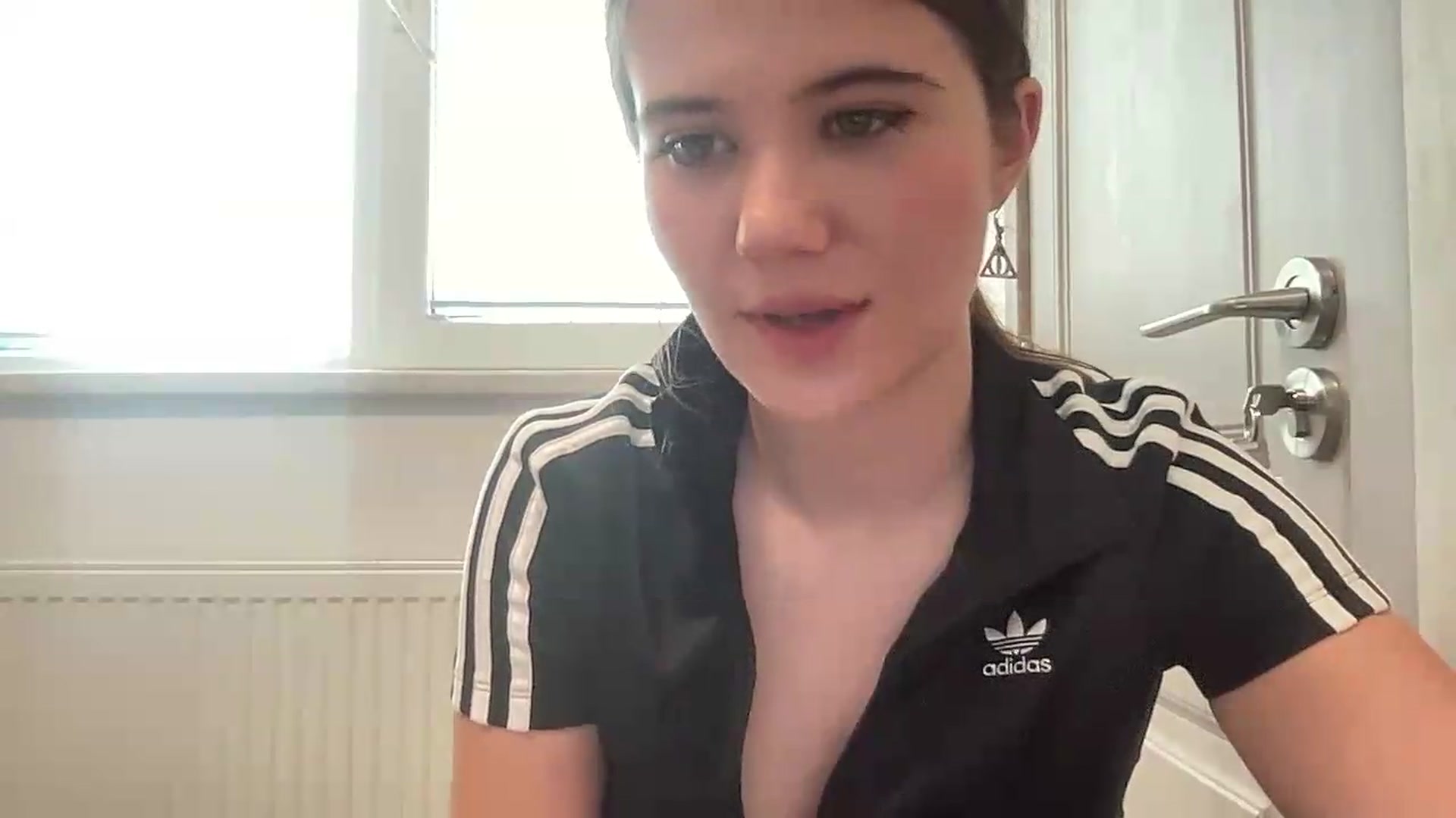 Gallery image thumbnail from Elvira's myfreecams stream on, 08/04/2026, 09:44 image 11 of 20