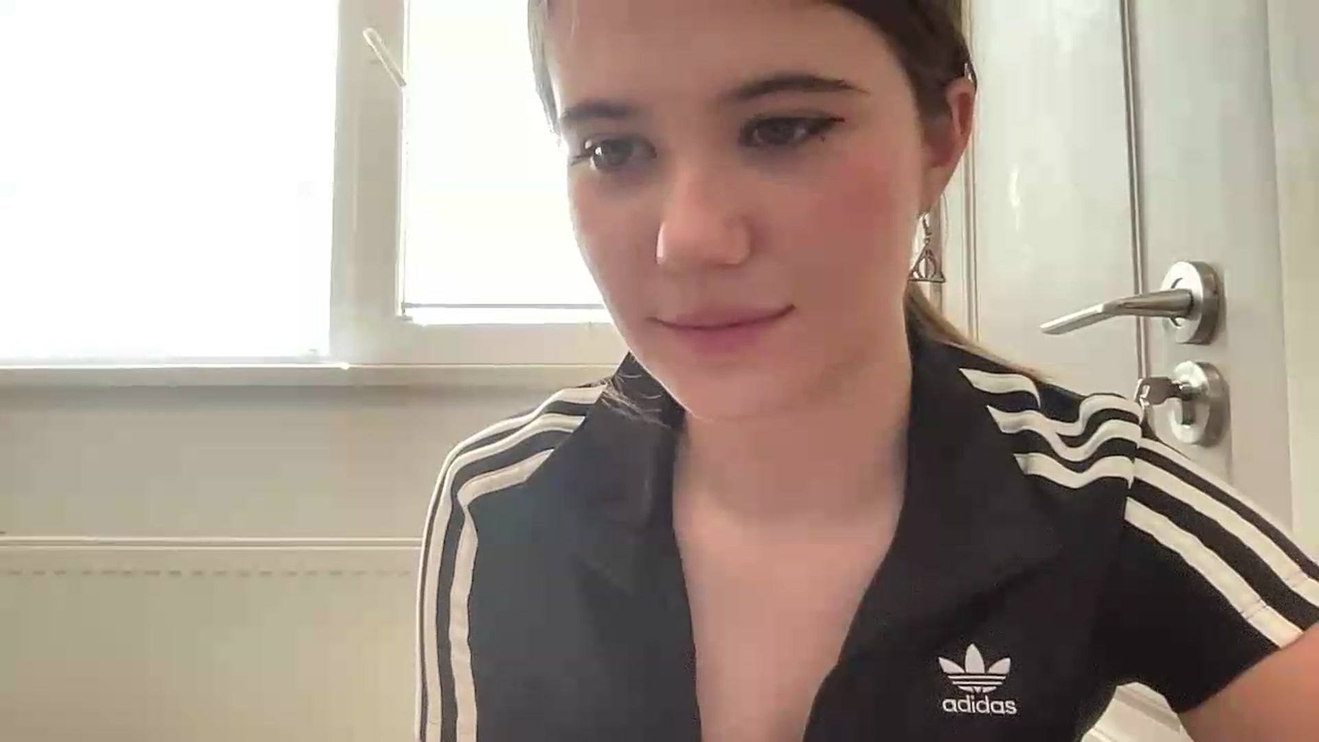 Gallery image thumbnail from Elvira's myfreecams stream on, 08/04/2026, 10:11 image 3 of 20