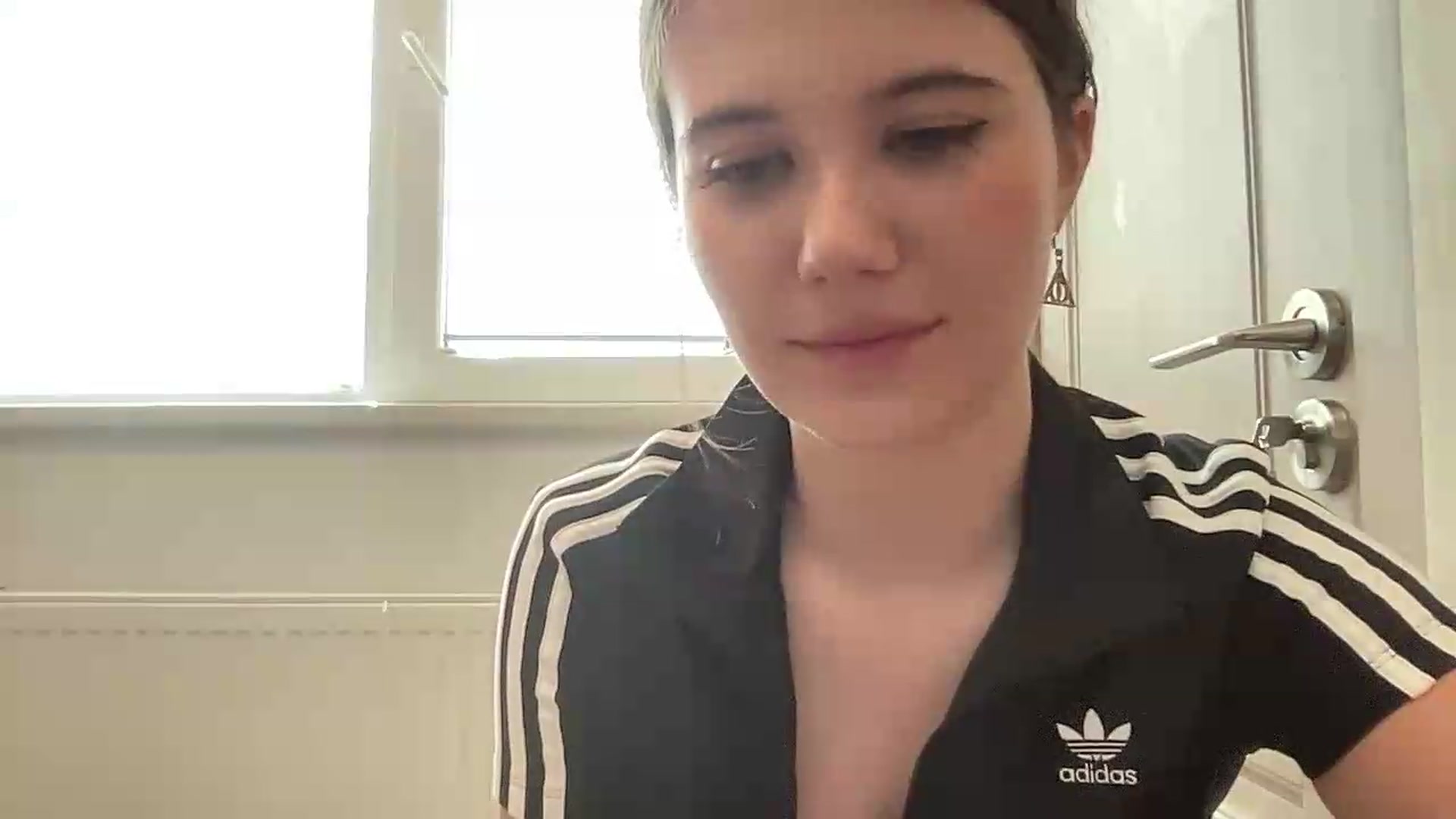 Gallery image thumbnail from Elvira's myfreecams stream on, 08/04/2026, 10:11 image 13 of 20