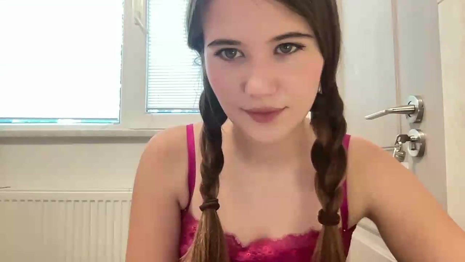 Gallery image thumbnail from Elvira's myfreecams stream on, 08/05/2026, 05:47 image 4 of 20