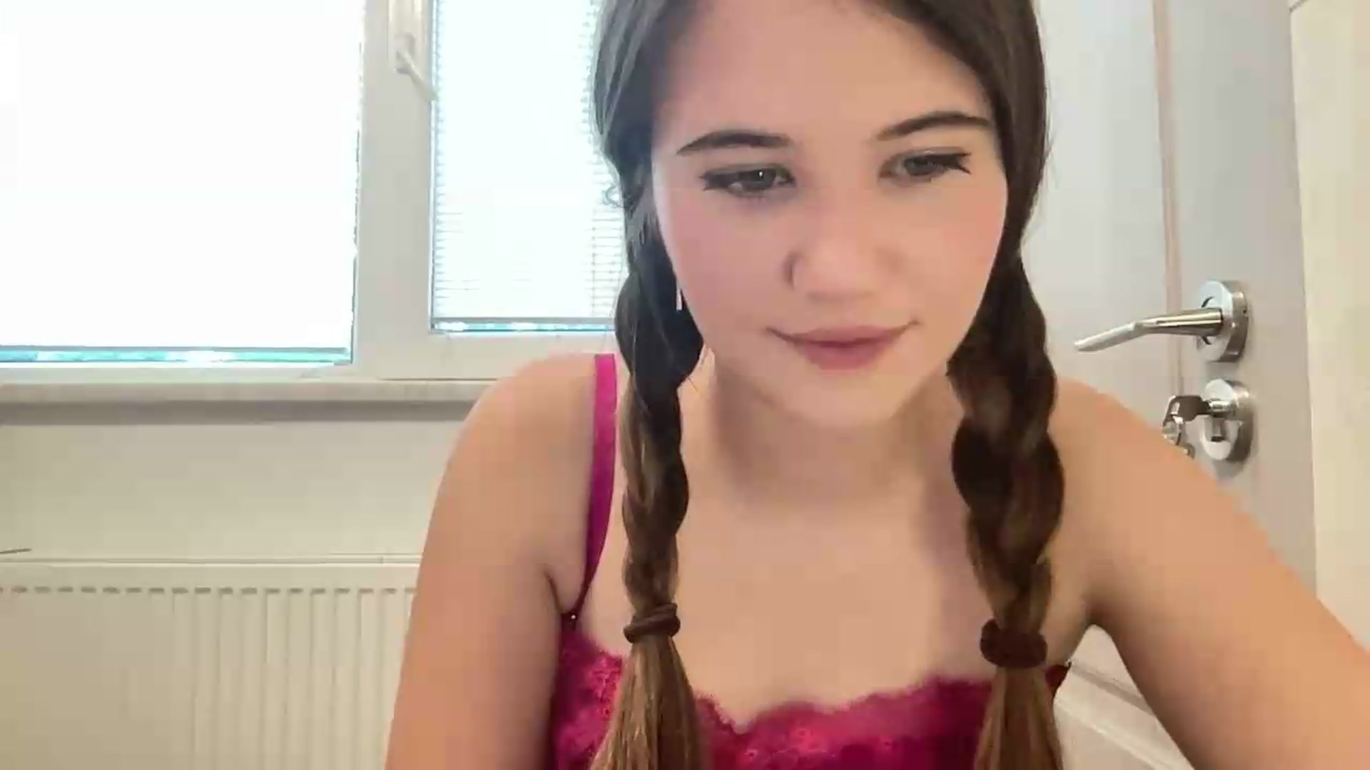 Gallery image thumbnail from Elvira's myfreecams stream on, 08/05/2026, 05:47 image 15 of 20