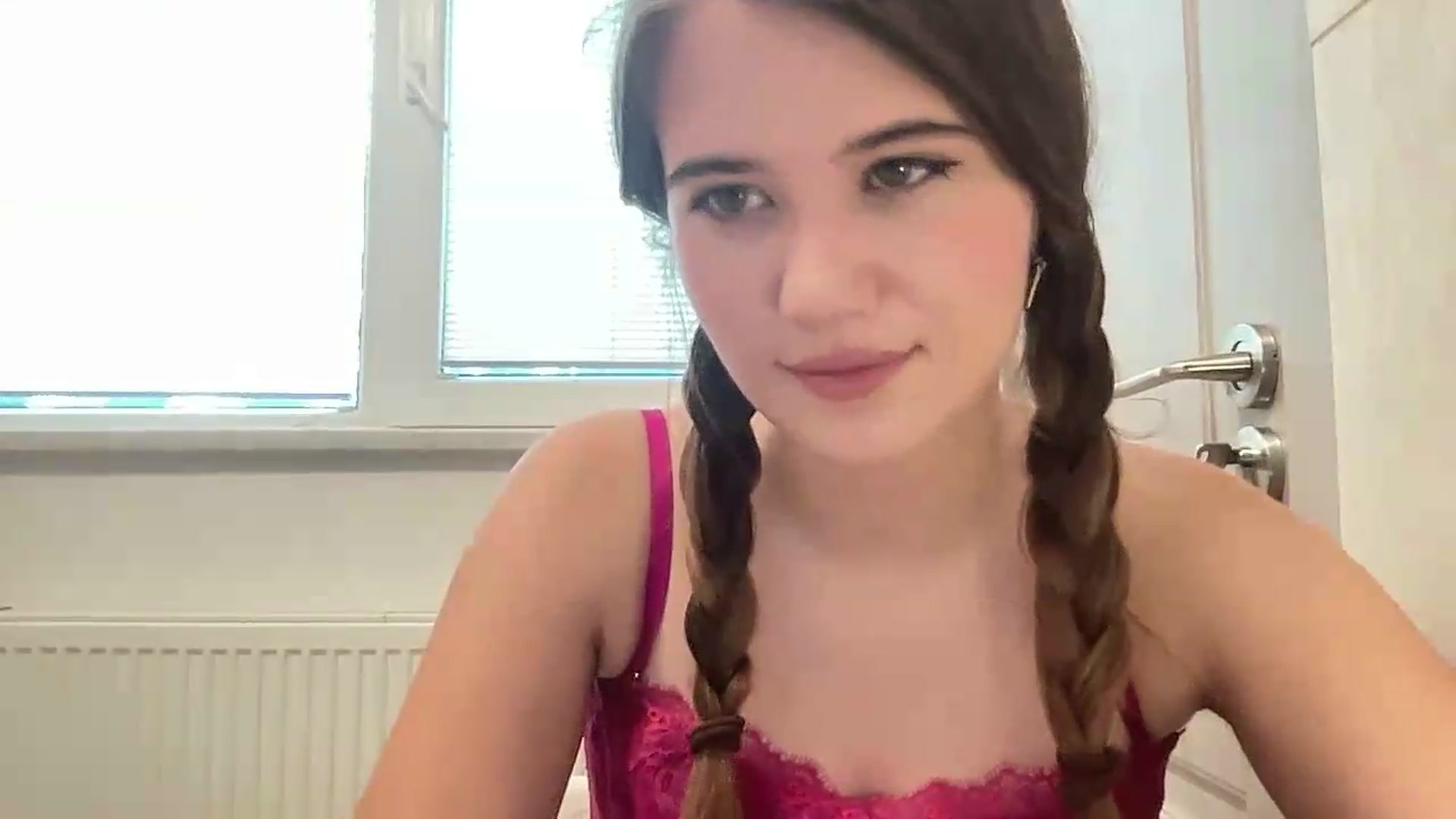 Gallery image thumbnail from Elvira's myfreecams stream on, 08/05/2026, 07:10 image 4 of 20