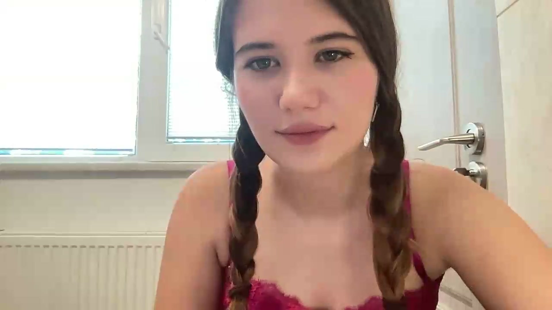 Gallery image thumbnail from Elvira's myfreecams stream on, 08/05/2026, 07:10 image 9 of 20