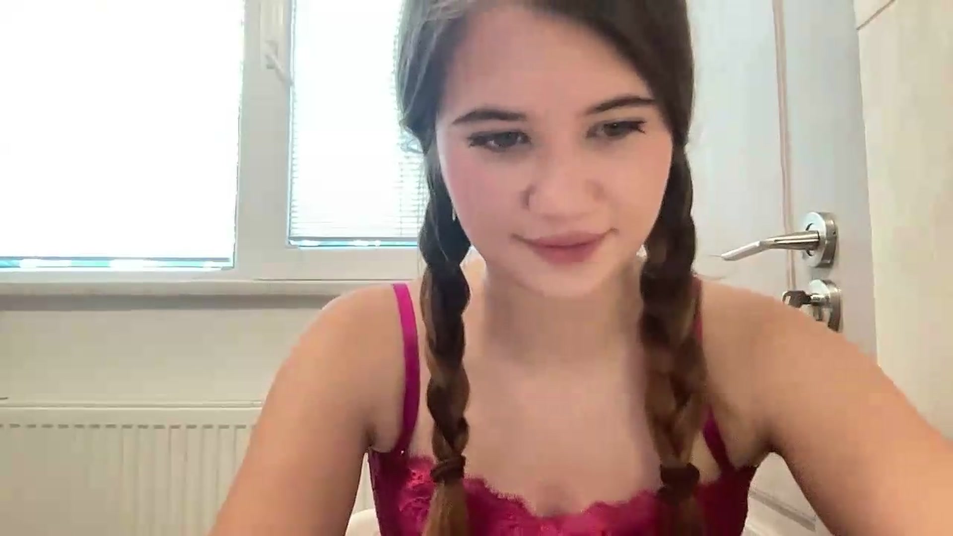 Gallery image thumbnail from Elvira's myfreecams stream on, 08/05/2026, 07:10 image 3 of 20