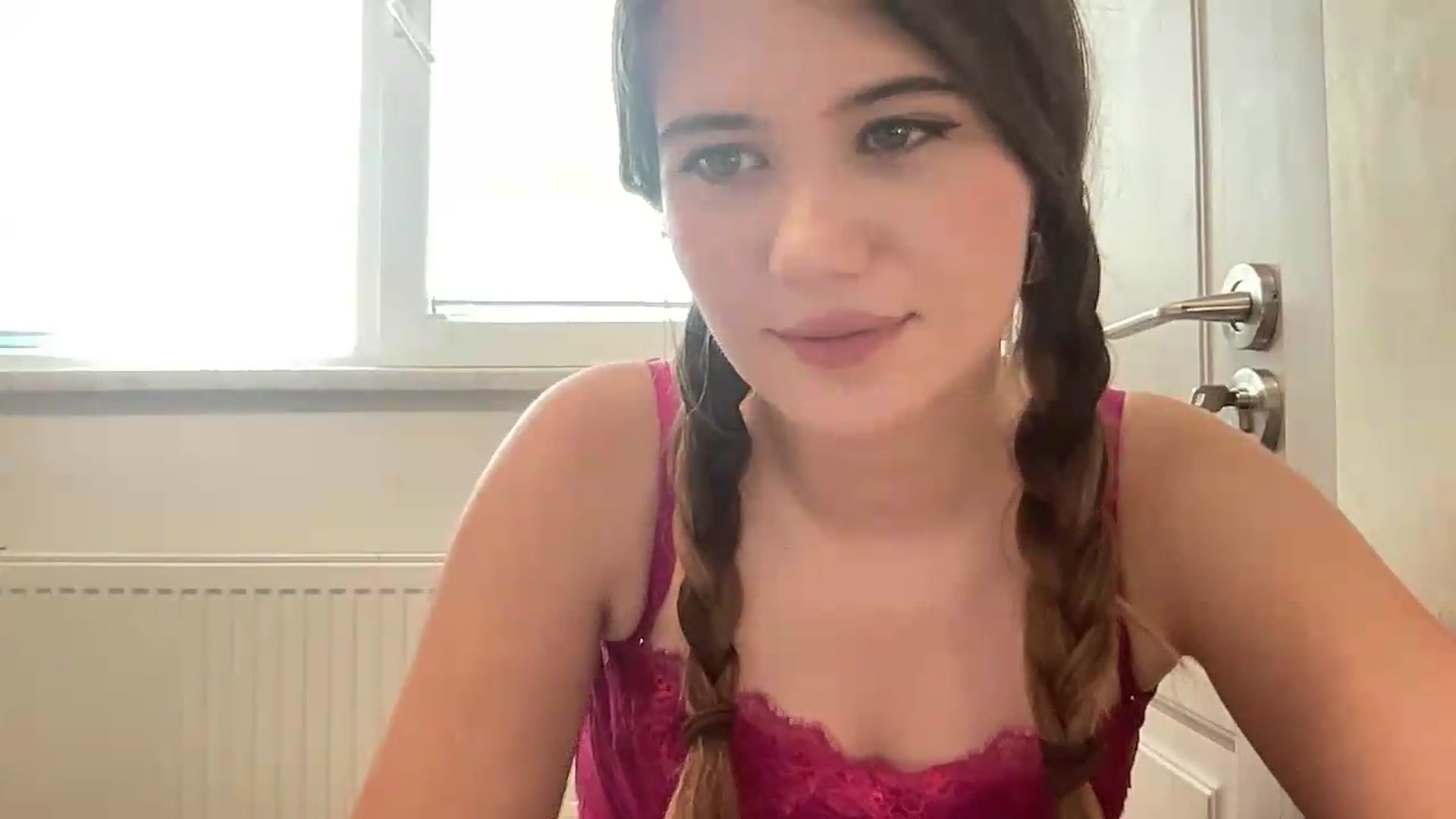 Gallery image thumbnail from Elvira's myfreecams stream on, 08/05/2026, 09:16 image 6 of 20