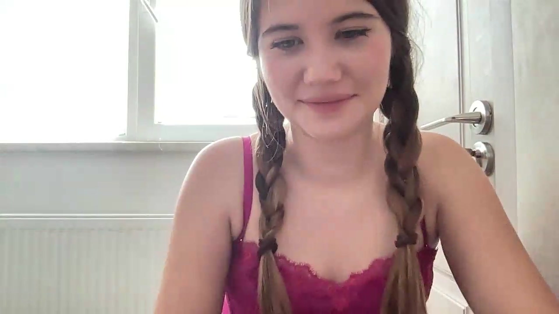 Gallery image thumbnail from Elvira's myfreecams stream on, 08/05/2026, 13:50 image 11 of 20