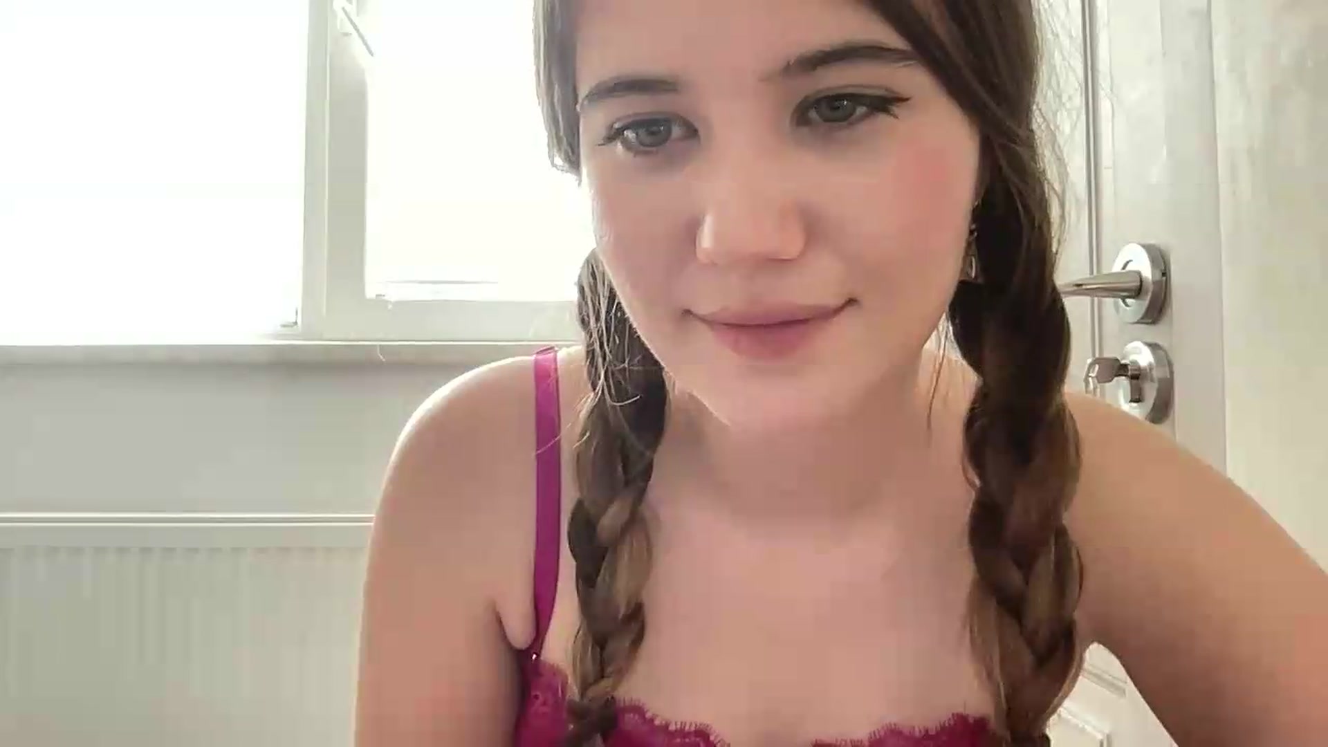 Gallery image thumbnail from Elvira's myfreecams stream on, 08/05/2026, 13:50 image 18 of 20