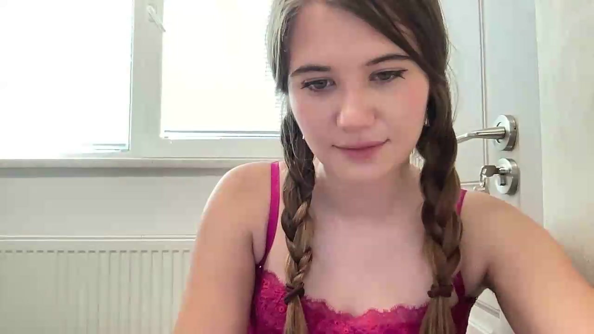Gallery image thumbnail from Elvira's myfreecams stream on, 08/05/2026, 16:07 image 8 of 20
