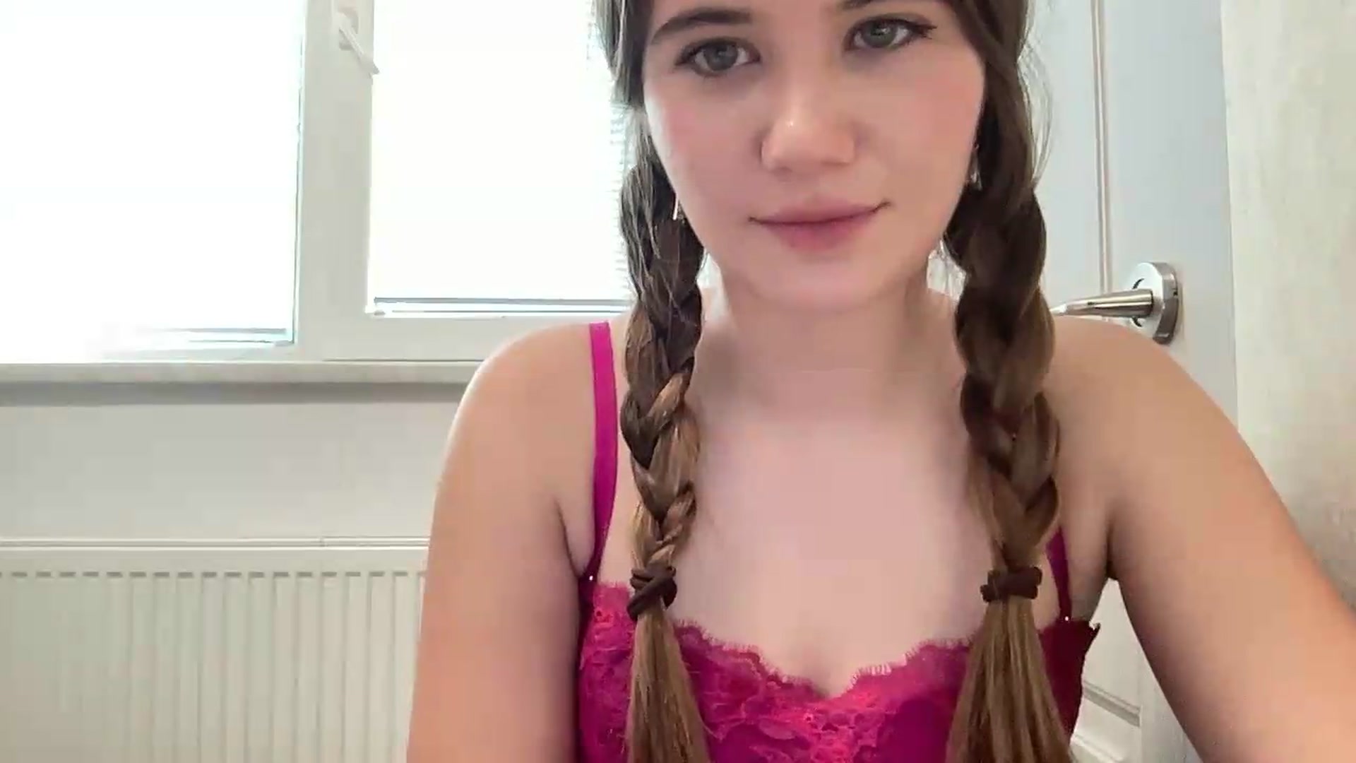 Gallery image thumbnail from Elvira's myfreecams stream on, 08/05/2026, 16:07 image 13 of 20