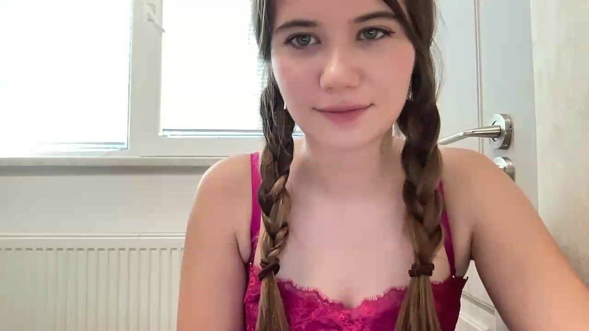 Gallery image thumbnail from Elvira's myfreecams stream on, 08/05/2026, 16:07 image 14 of 20