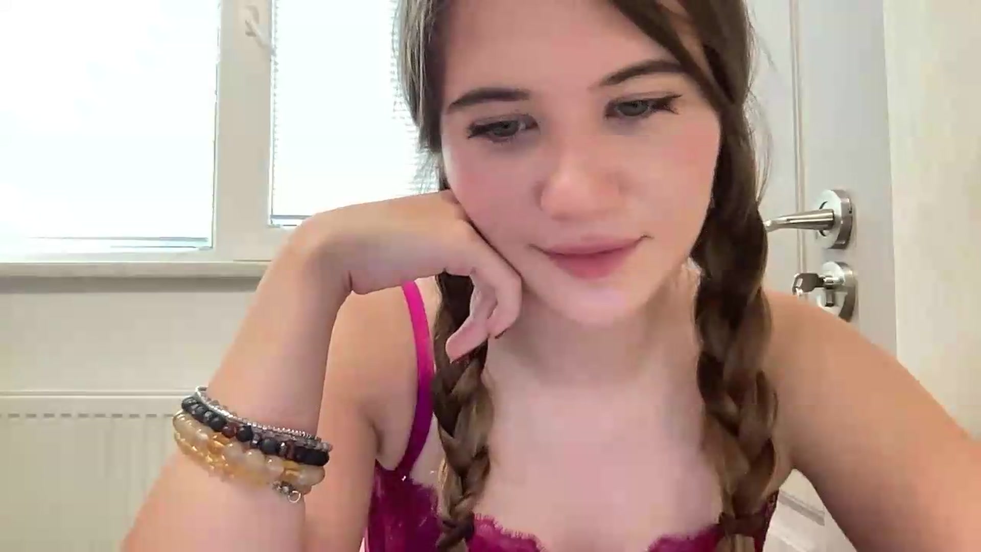 Gallery image thumbnail from Elvira's myfreecams stream on, 08/05/2026, 16:07 image 17 of 20