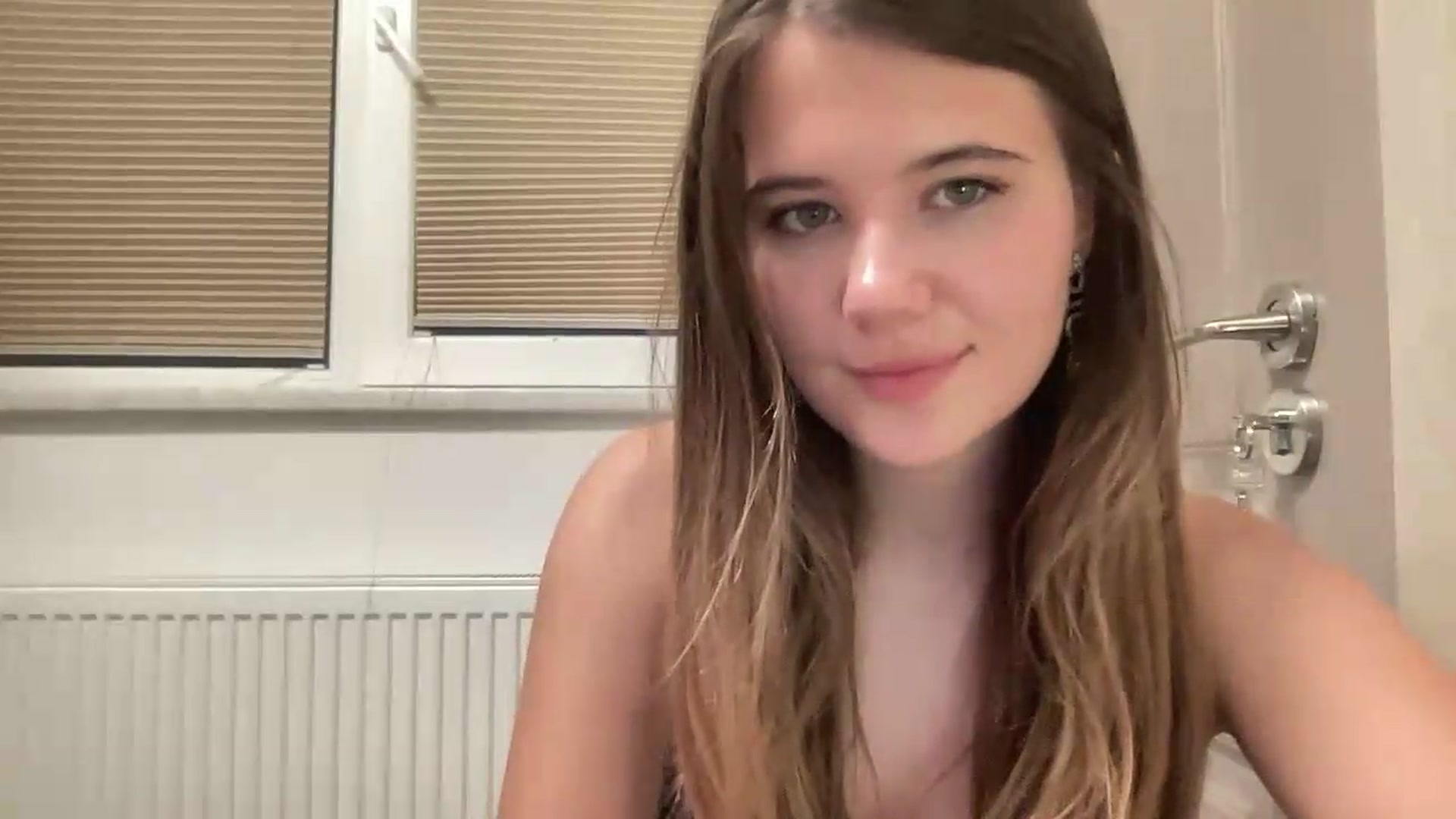 Gallery image thumbnail from Elvira's myfreecams stream on, 08/09/2026, 22:32 image 17 of 20