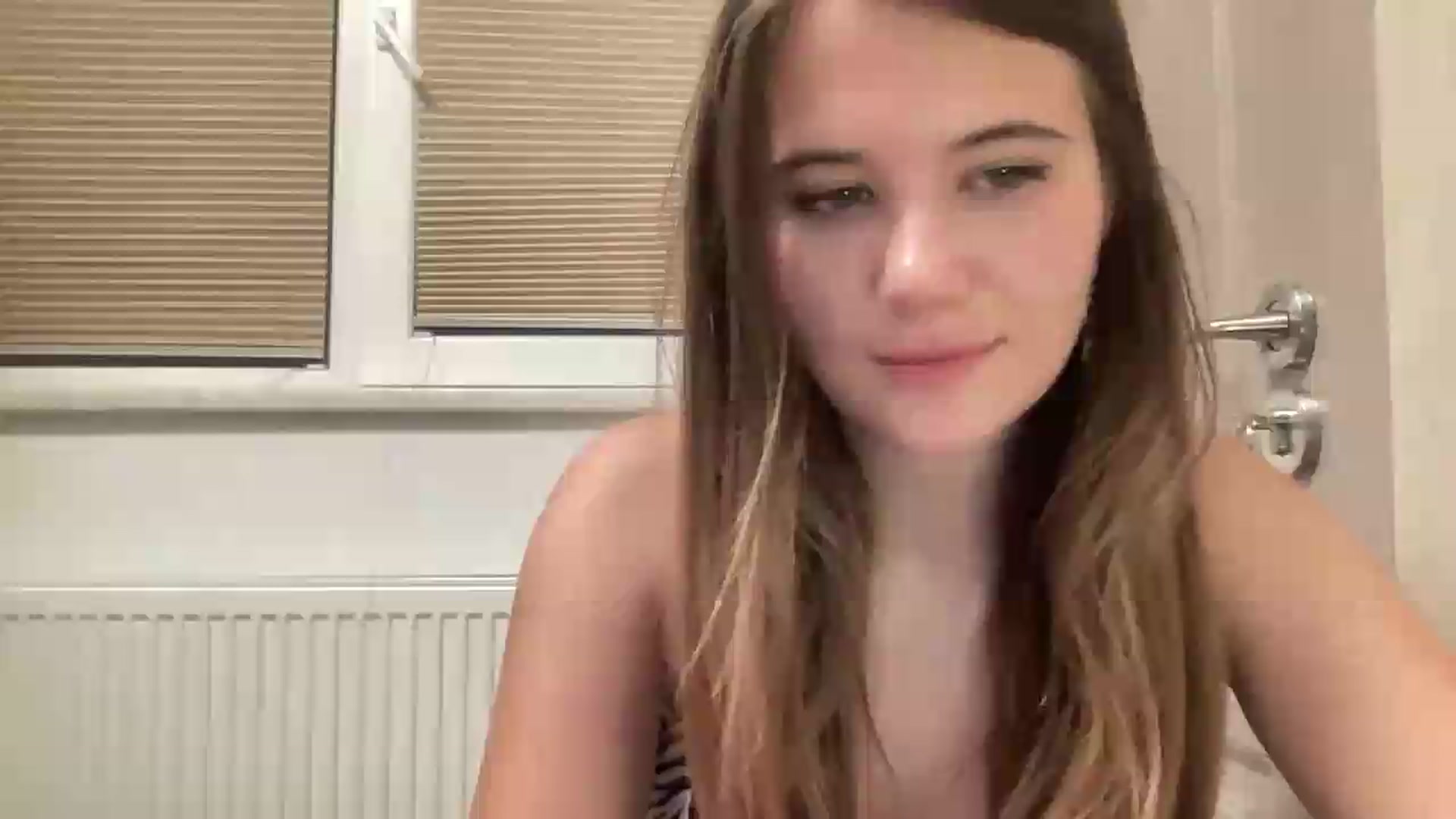 Gallery image thumbnail from Elvira's myfreecams stream on, 08/09/2026, 22:32 image 15 of 20