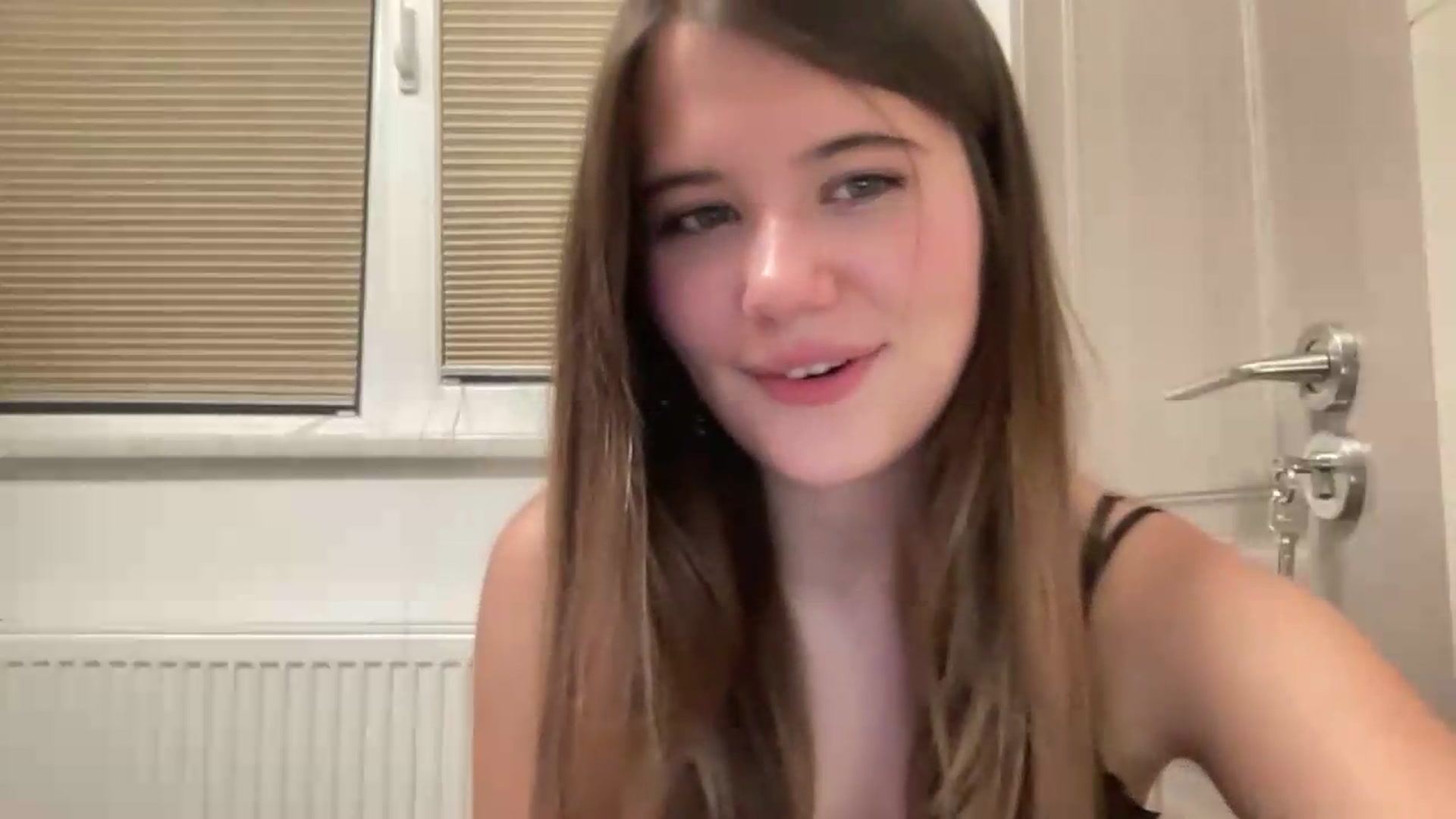 Gallery image thumbnail from Elvira's myfreecams stream on, 08/10/2026, 18:39 image 18 of 20
