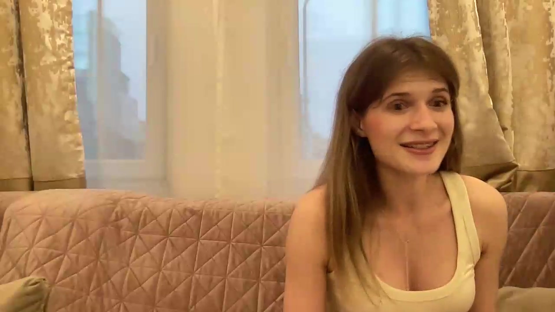 Gallery image thumbnail from Elvira's myfreecams stream on, 08/26/2026, 17:59 image 17 of 20