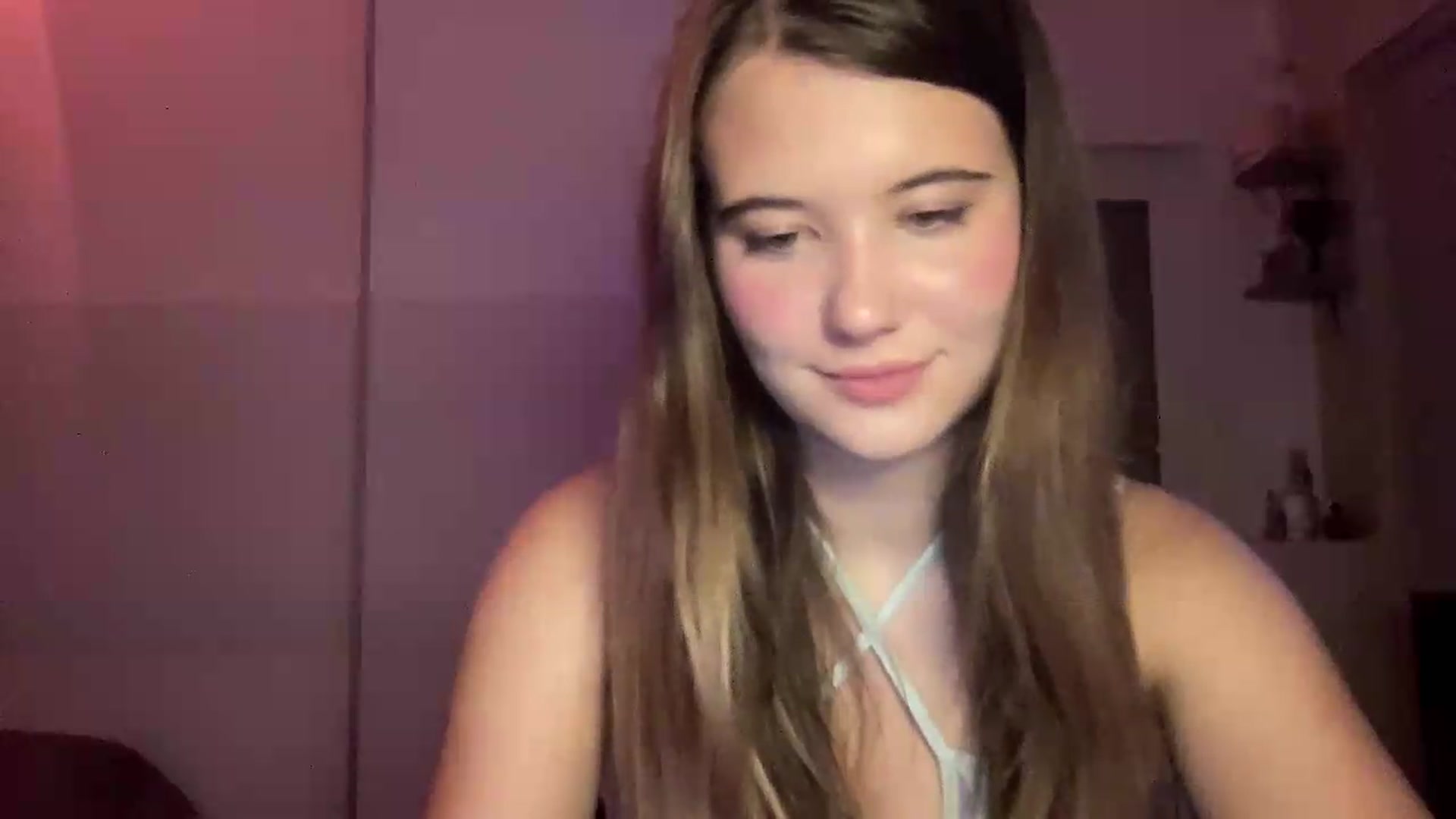 Gallery image thumbnail from Elvira's myfreecams stream on, 08/27/2026, 19:32 image 18 of 20