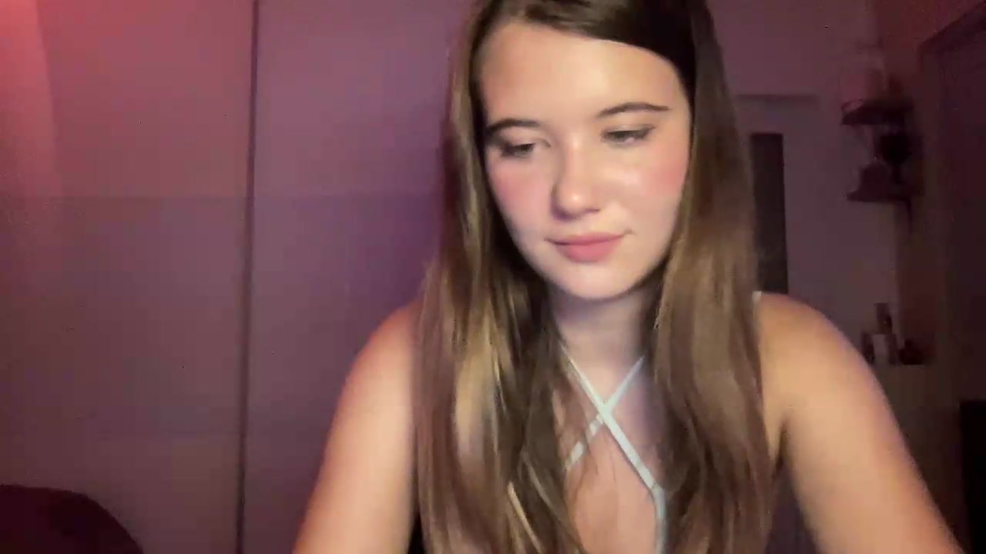 Gallery image thumbnail from Elvira's myfreecams stream on, 08/27/2026, 19:32 image 16 of 20