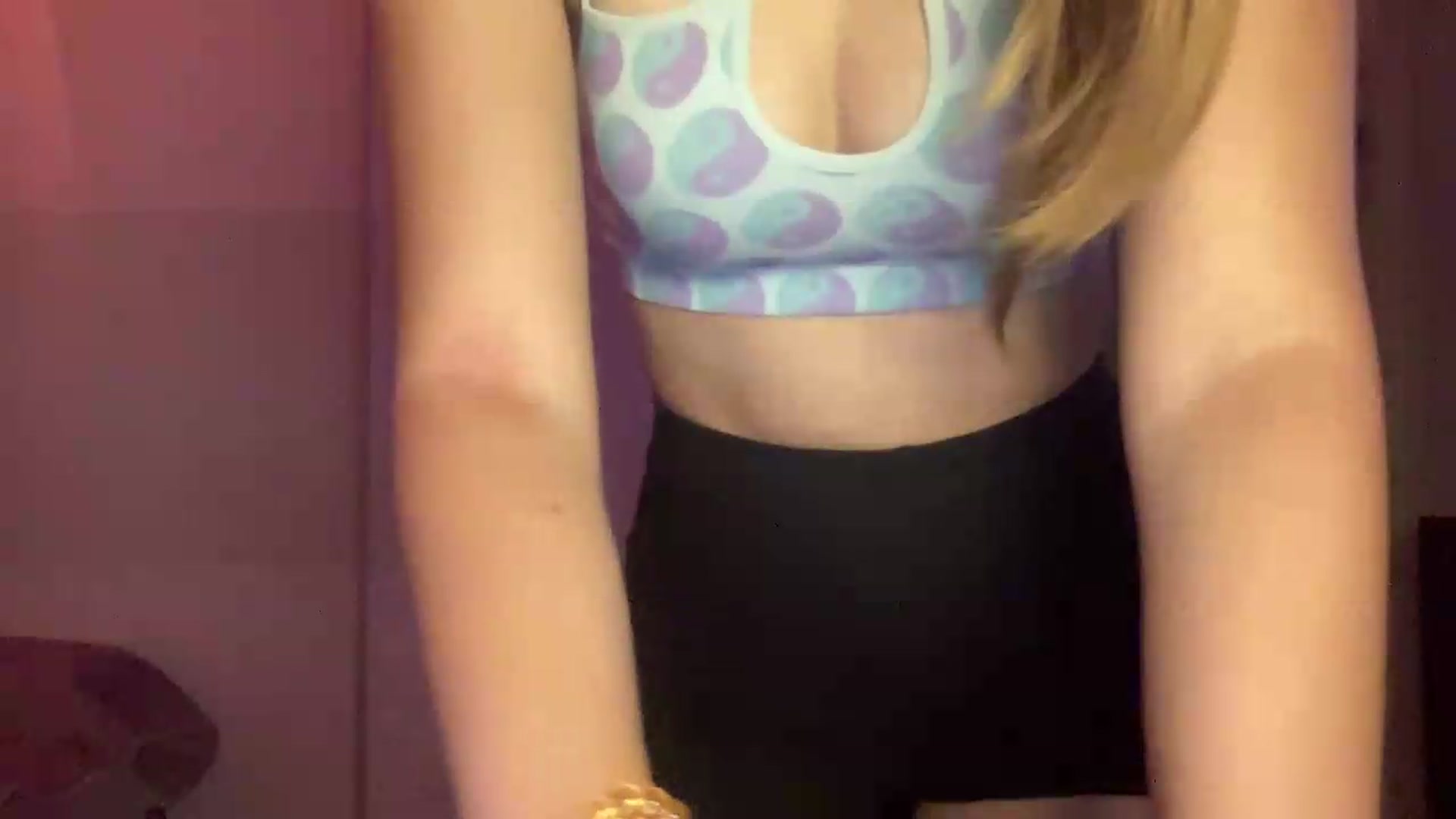 Gallery image thumbnail from Elvira's myfreecams stream on, 08/27/2026, 19:32 image 4 of 20