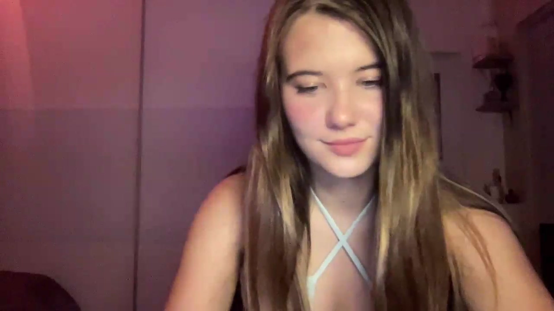Gallery image thumbnail from Elvira's myfreecams stream on, 08/27/2026, 19:32 image 6 of 20