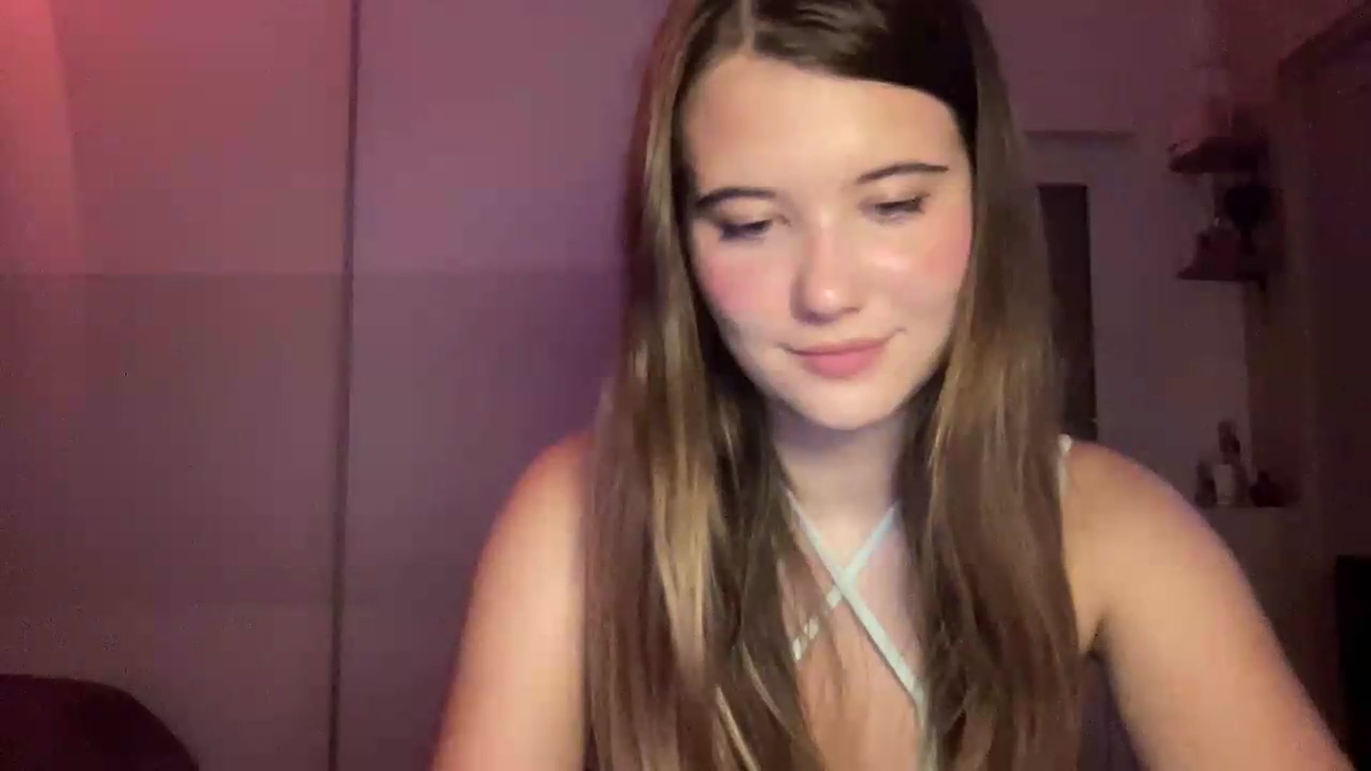 Gallery image thumbnail from Elvira's myfreecams stream on, 08/27/2026, 19:32 image 19 of 20