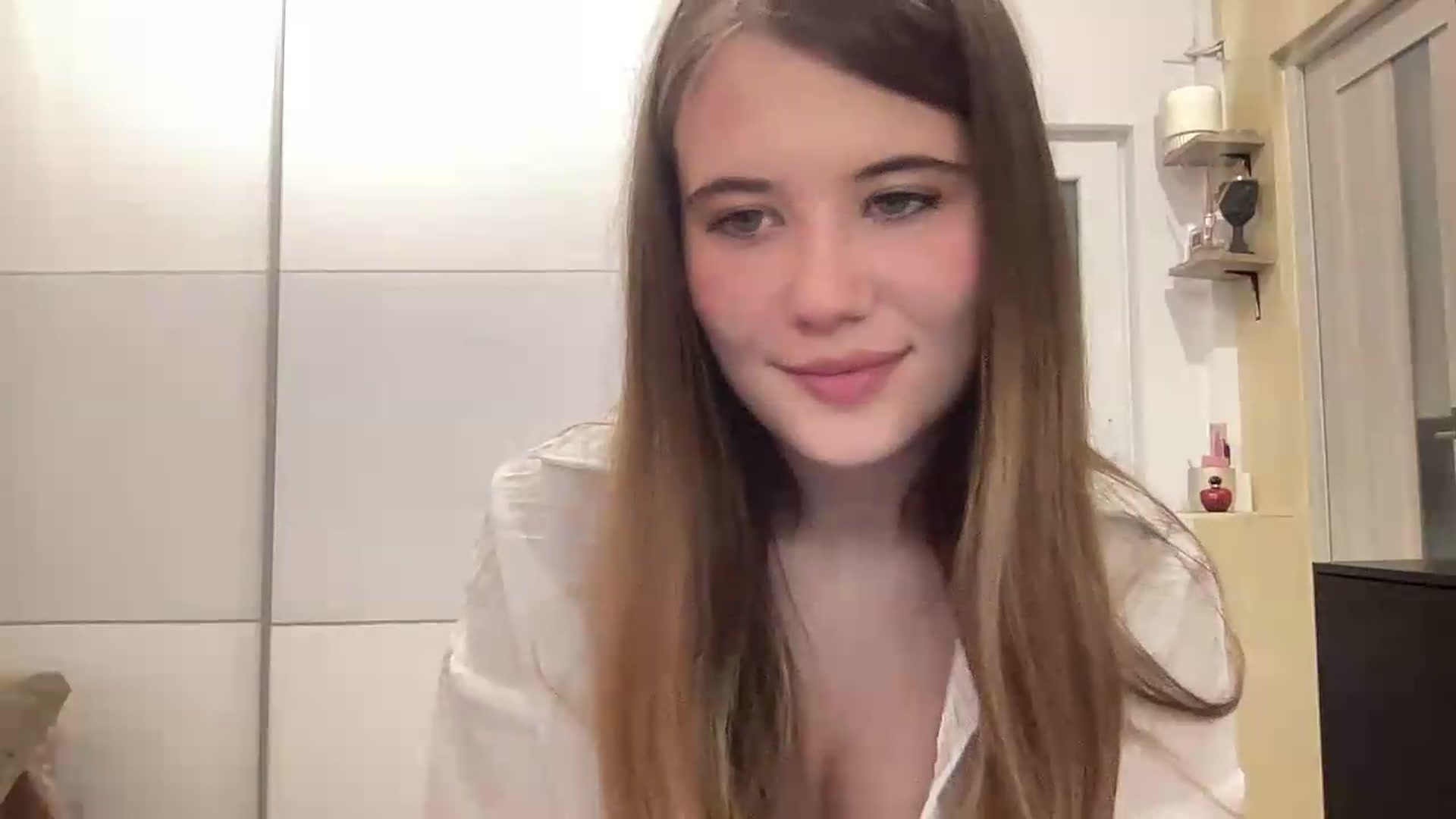 Gallery image thumbnail from Elvira's myfreecams stream on, 08/28/2026, 19:46 image 17 of 20