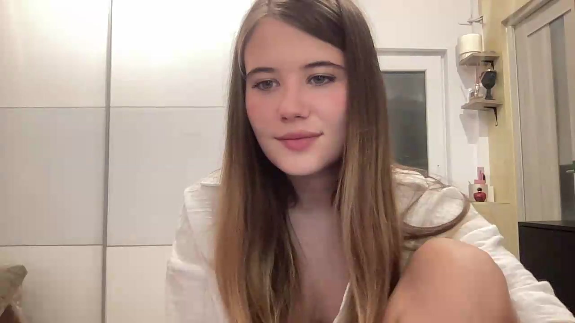 Gallery image thumbnail from Elvira's myfreecams stream on, 08/28/2026, 19:46 image 16 of 20