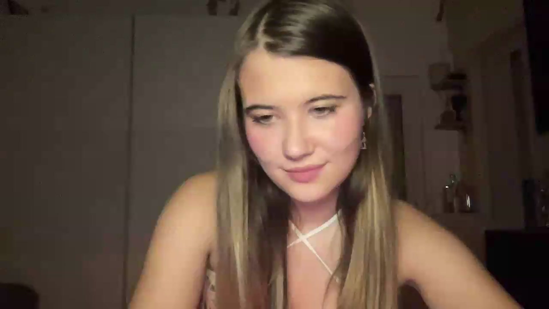 Gallery image thumbnail from Elvira's myfreecams stream on, 09/08/2026, 20:38 image 5 of 20