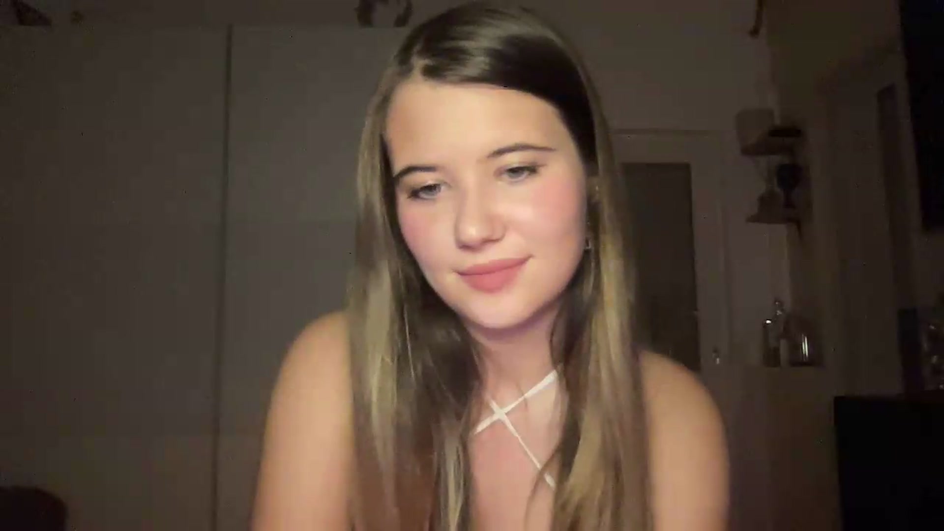 Gallery image thumbnail from Elvira's myfreecams stream on, 09/08/2026, 20:38 image 19 of 20