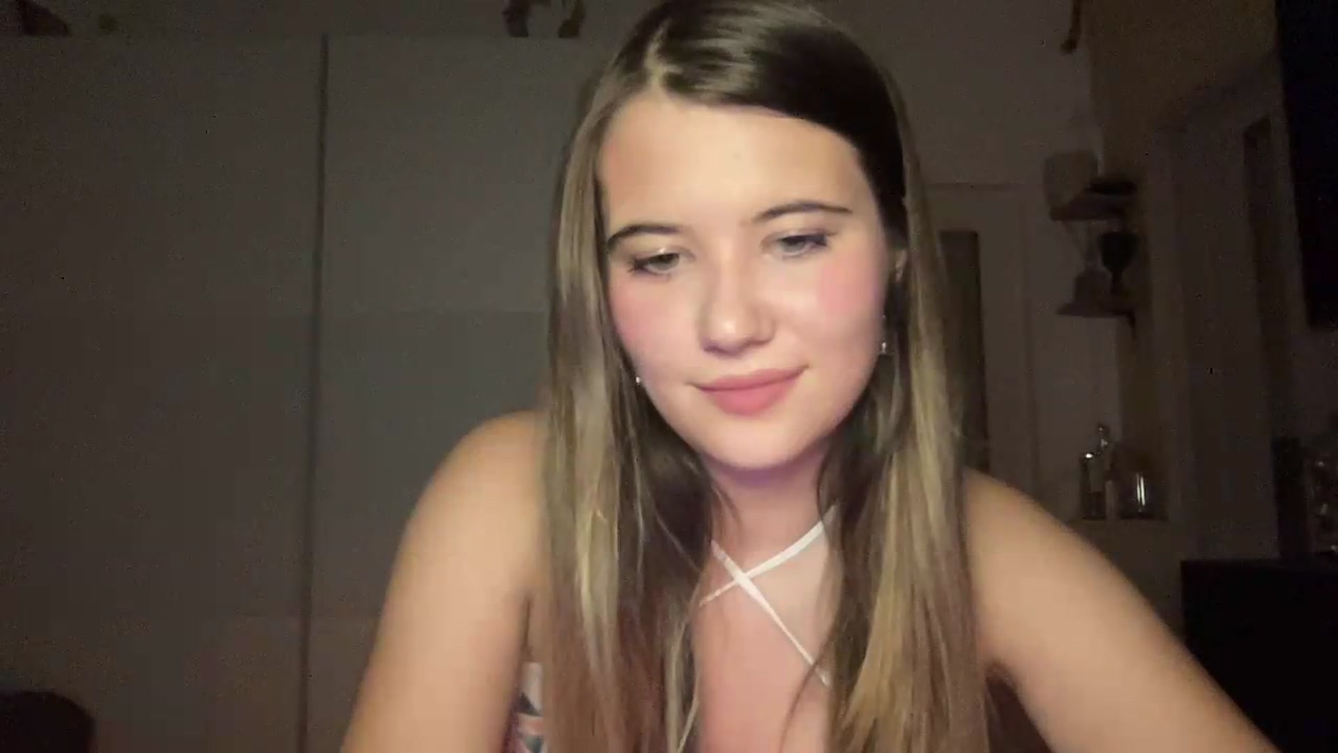Gallery image thumbnail from Elvira's myfreecams stream on, 09/08/2026, 20:38 image 18 of 20