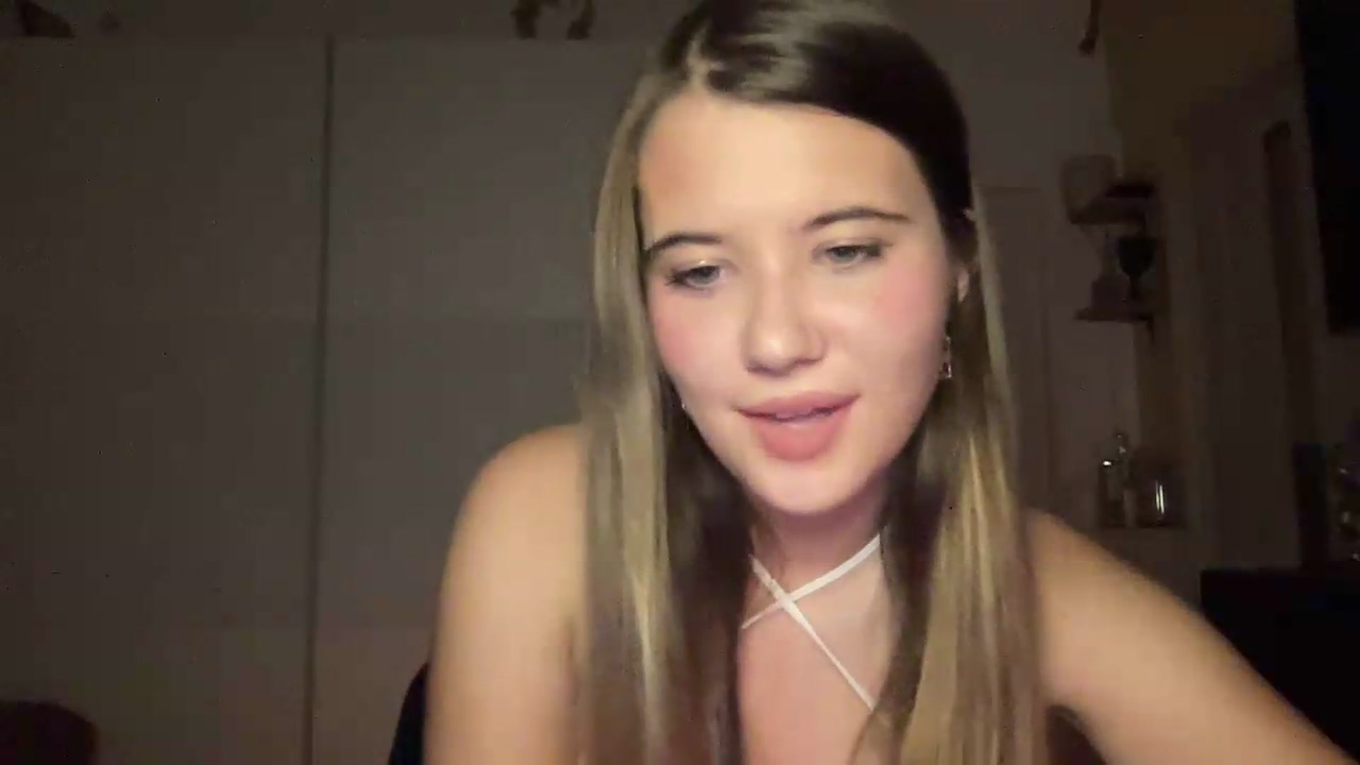 Gallery image thumbnail from Elvira's myfreecams stream on, 09/08/2026, 20:38 image 8 of 20