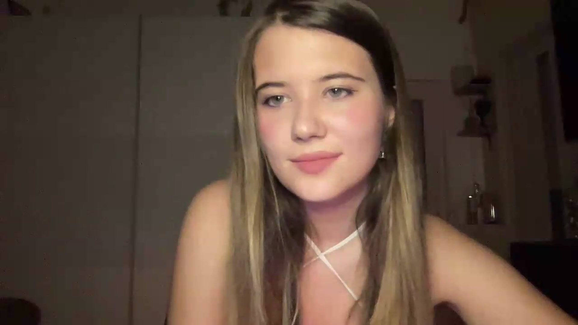 Gallery image thumbnail from Elvira's myfreecams stream on, 09/08/2026, 20:38 image 16 of 20