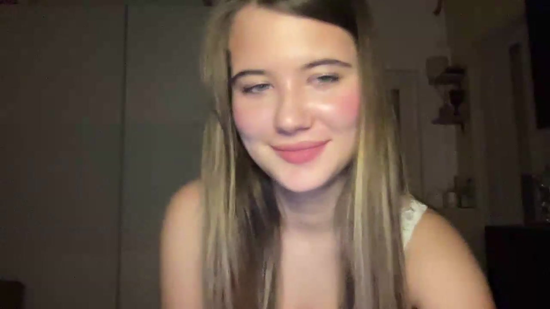 Gallery image thumbnail from Elvira's myfreecams stream on, 09/09/2026, 22:25 image 19 of 20